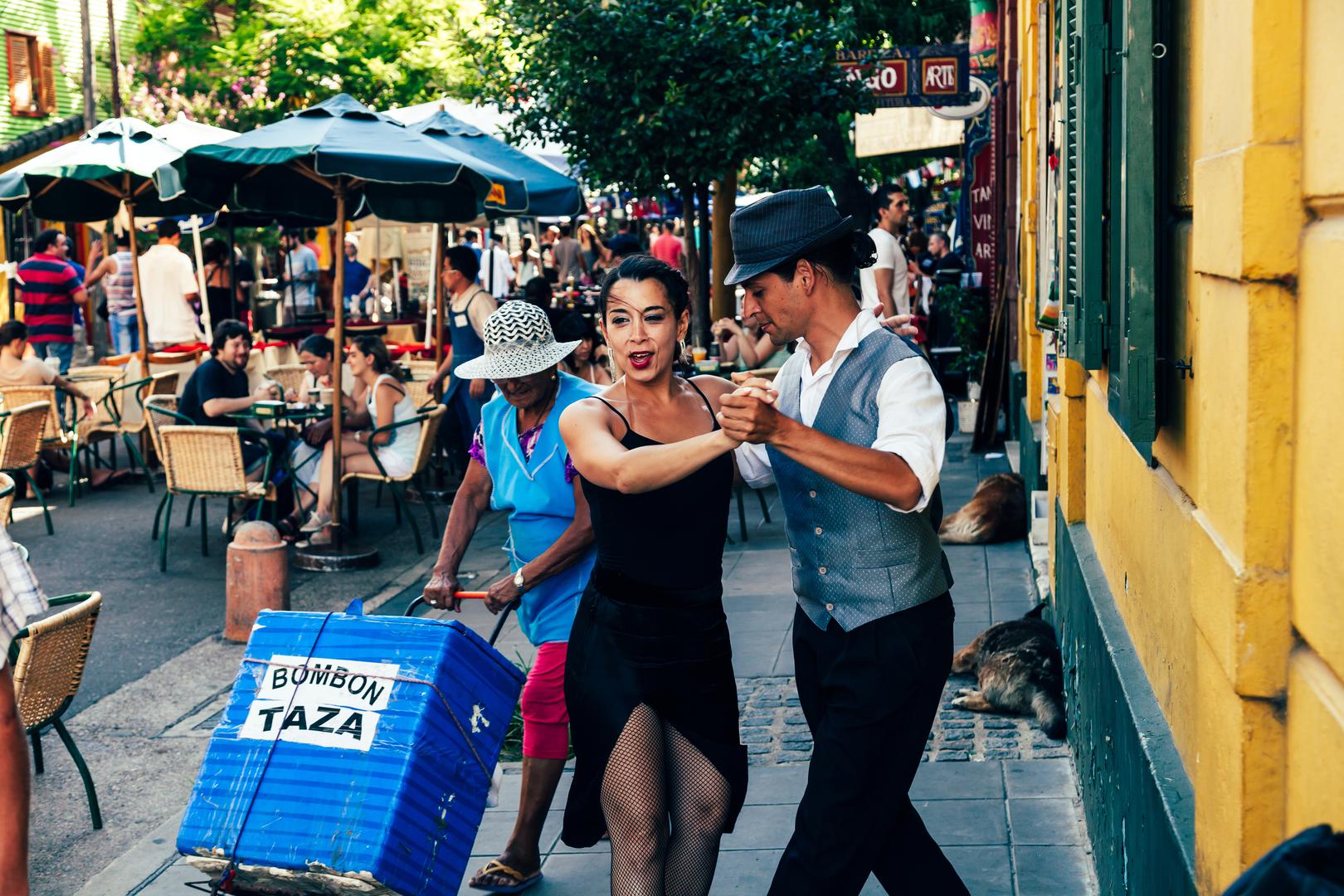 11. Buenos Aires: Buenos Aires, poznat po tango klubovima, dobio je 72% za kvalitetu noćnog života. No, niska ocjena pristupačnosti od 4% spustila je grad na ljestvici. ‘Buenos Aires oživi noću’, kaže Pilar Tapia. Barovi kao što su Mixtape i Punta Mona, te zabave u Casa Brandon i Ecstatic Dance pružaju odlične opcije za noćni provod.