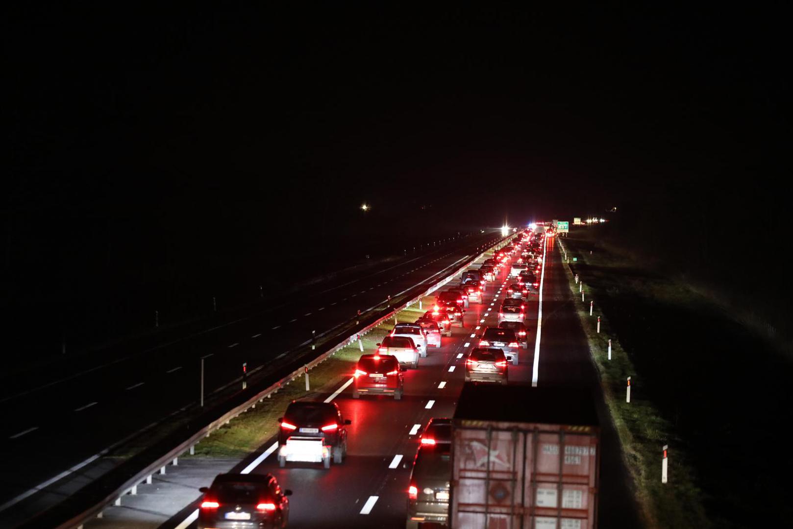 23.12.2022., Kutina - Kolona od 10 kilometara na autocesti A3 u smjeru Osijeka.  Photo: Emica Elvedji/PIXSELL