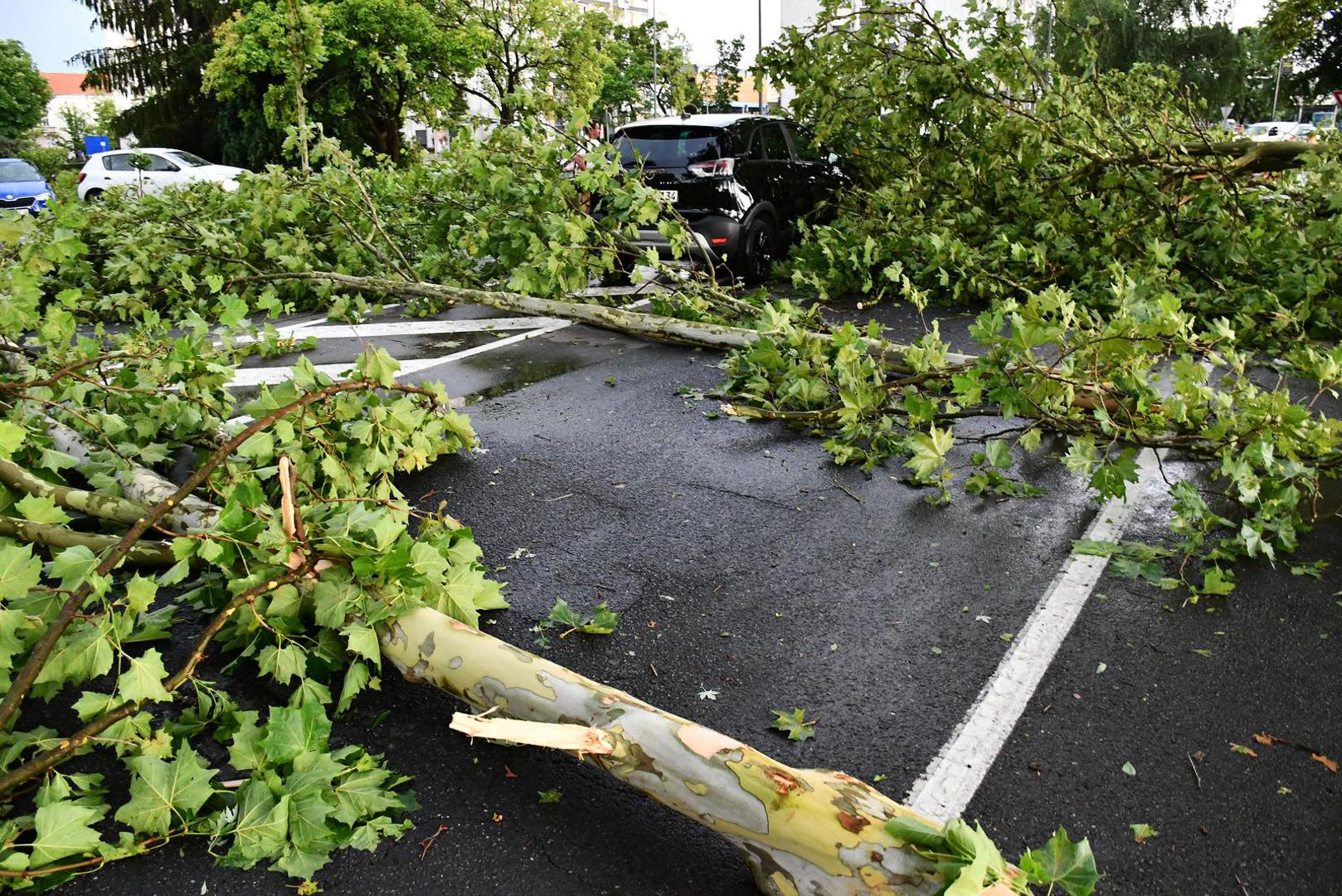 19.07.2023., Slavonski Brod - Posljedice razornog nevremena u Slavonskom Brodu Photo: Ivica Galovic/PIXSELL