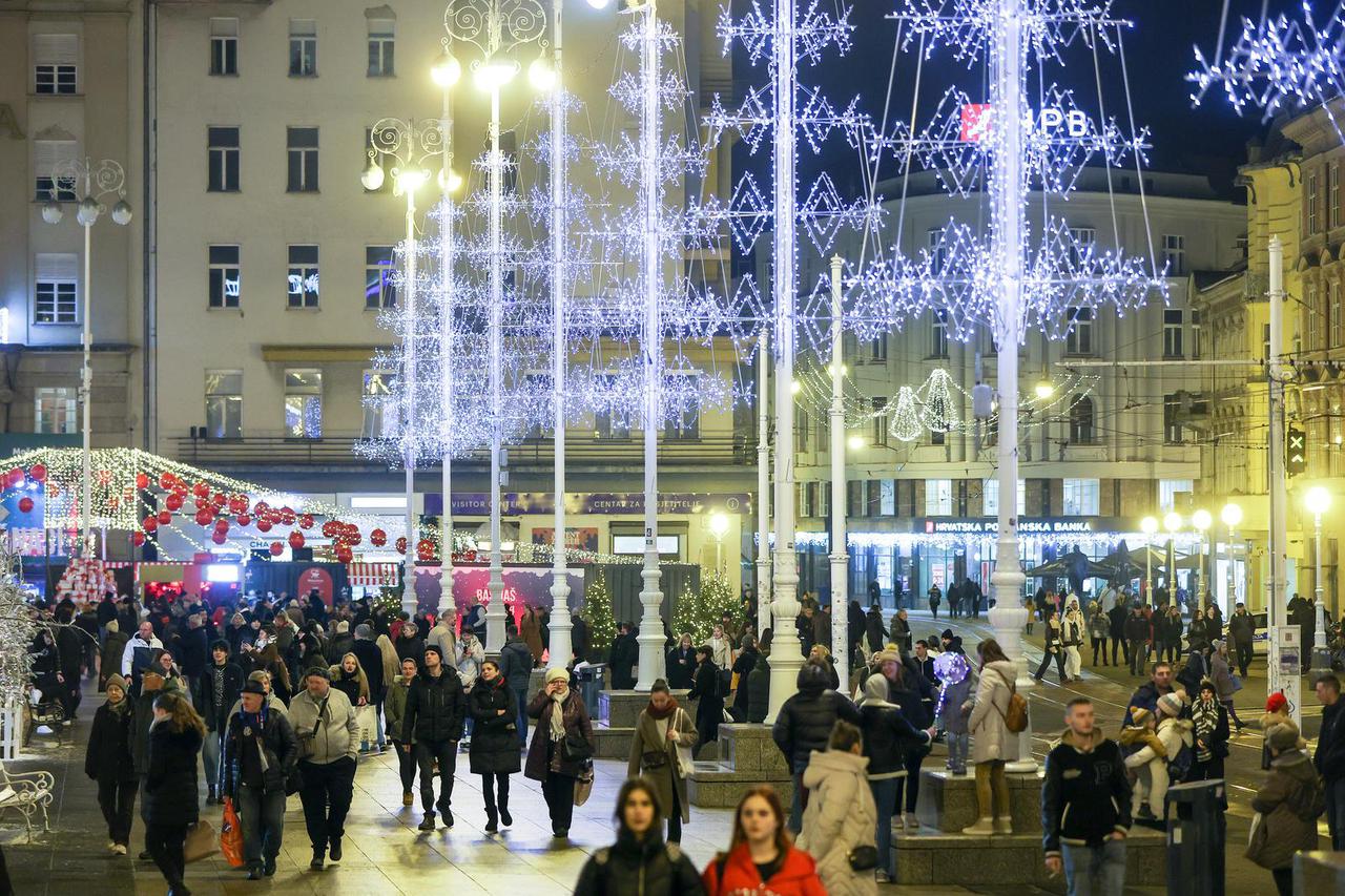 Zagreb: Večernja šetnja zagrebačkim adventom