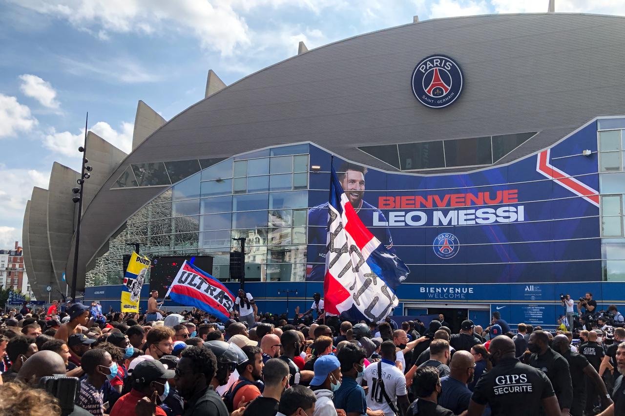 PSG introduces new player Lionel Messi in Paris