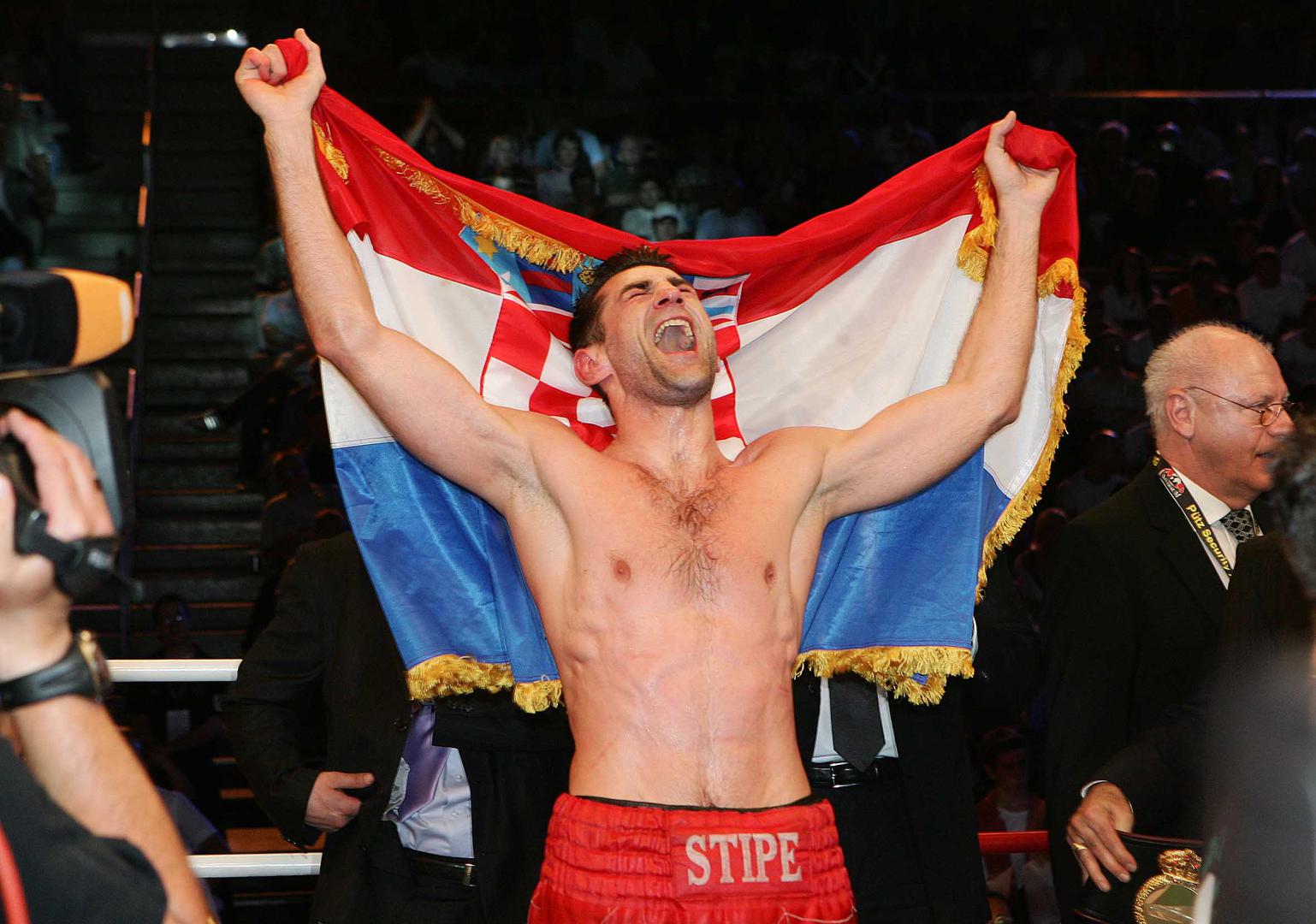 Hrvatski boksač Stipe Drviš na današnji je dan prije 17 godina postao svjetski prvak u poluteškoj kategoriji po verziji WBA
