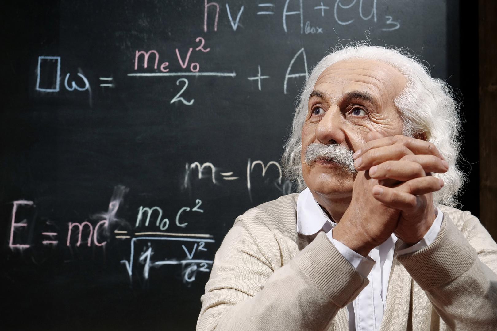 Drug njemački dom Alberta Einsteina: Rođen je u Ulmu, a njegova se obitelj kasnije preselila u München 1880. kada je on imao samo godinu dana. S pet godina dječak je krenuo u katoličku osnovnu školu u glavnom gradu Bavarske. Iako ga danas poznajemo i poštujemo kao jednog od najutjecajnijih fizičara svih vremena, Einstein je u mladosti radio i povremene poslove. Navodno je radio na Oktoberfestu 1896. 
