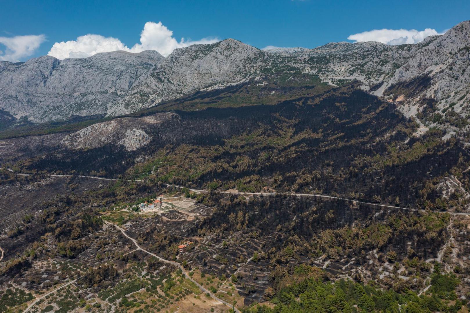 03.08.2024. Gornje Tucepi
Fotografije iz zraka opožarenog podrucja od Tucepi do Gornje Podgore i Parka prirode Biokovo. Photo: Matko Begovic/PIXSELL