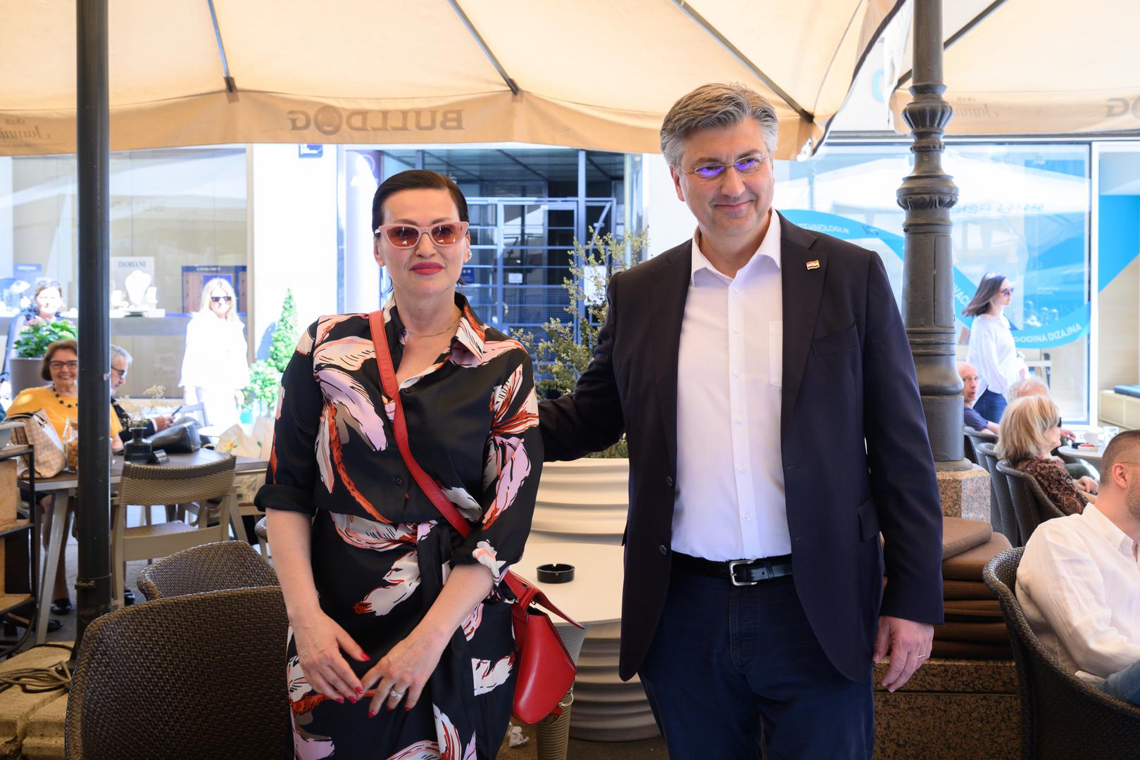 13.04.2024., Zagreb - Clanovi HDZ-a prosetali se centrom grada te se druzili s gradjanima.  Andrej Plenkovic i Nina Badric.
 Photo: Davor Puklavec/PIXSELL