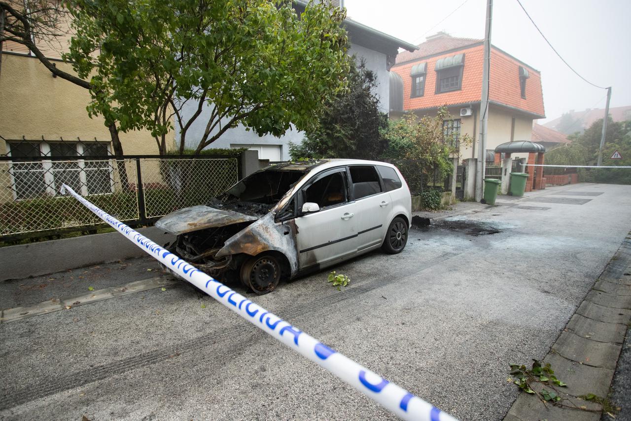 Zagreb: U ulici Javorovac izgorio automobil marke Ford