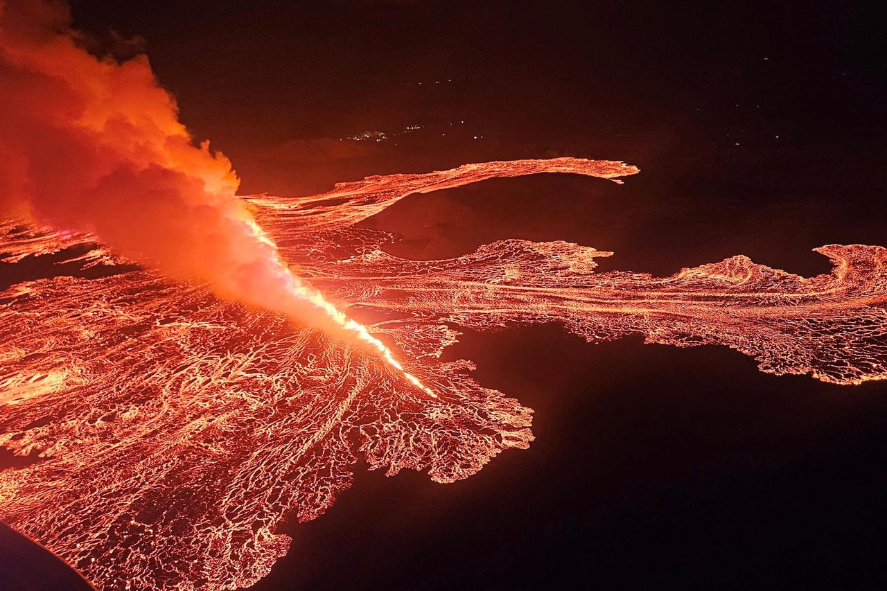 Icelandic volcano erupts near Grindavik