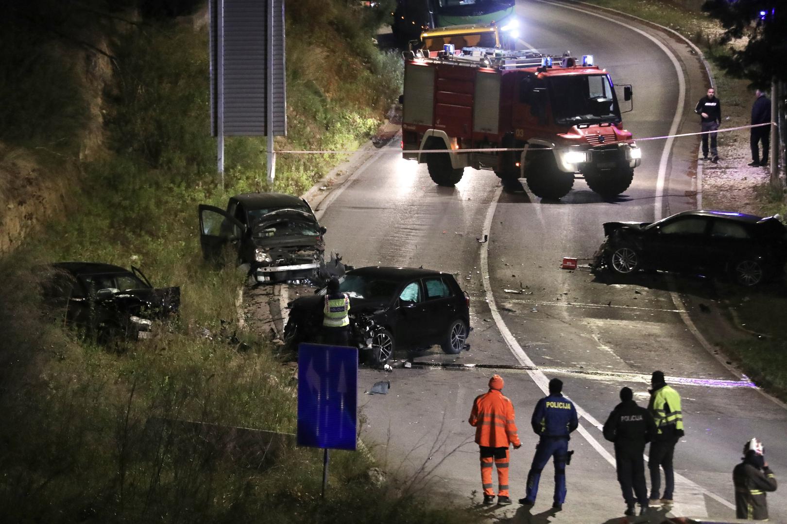 Zbog nesreće je za sav promet zatvorena cesta na tom dijelu. 