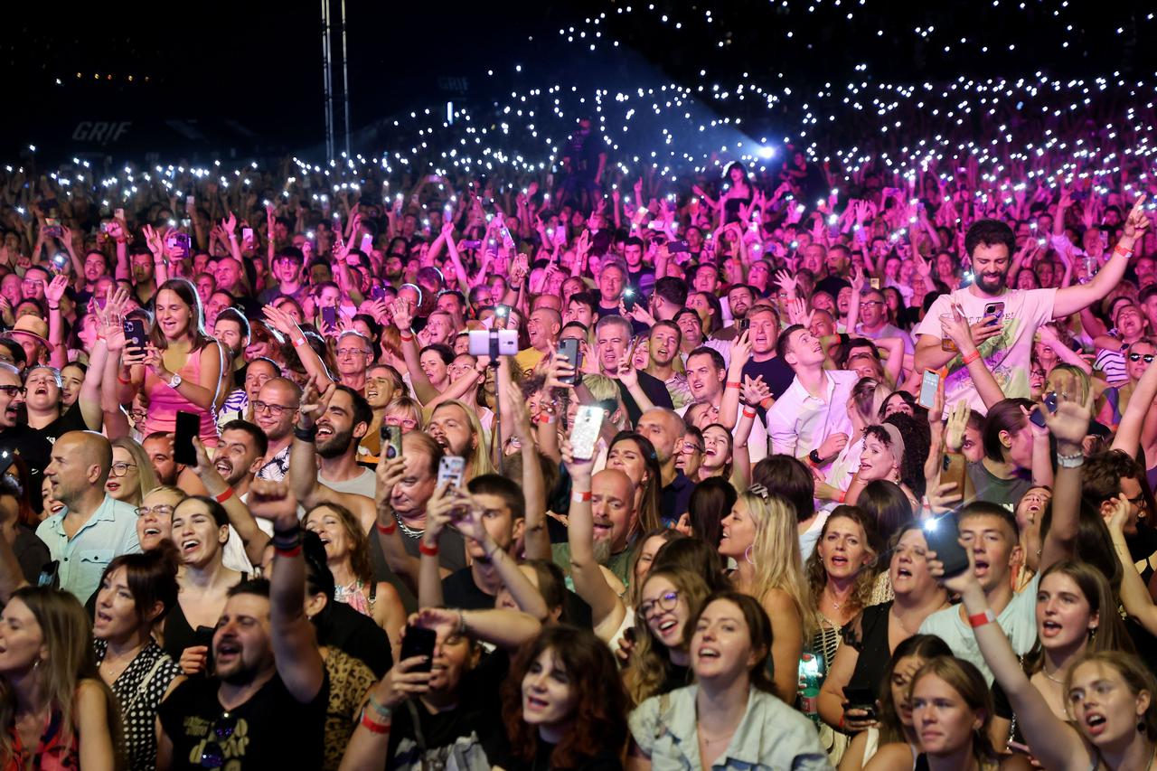 Bijelo dugme održali koncert pred brojnom publikom u Splitu