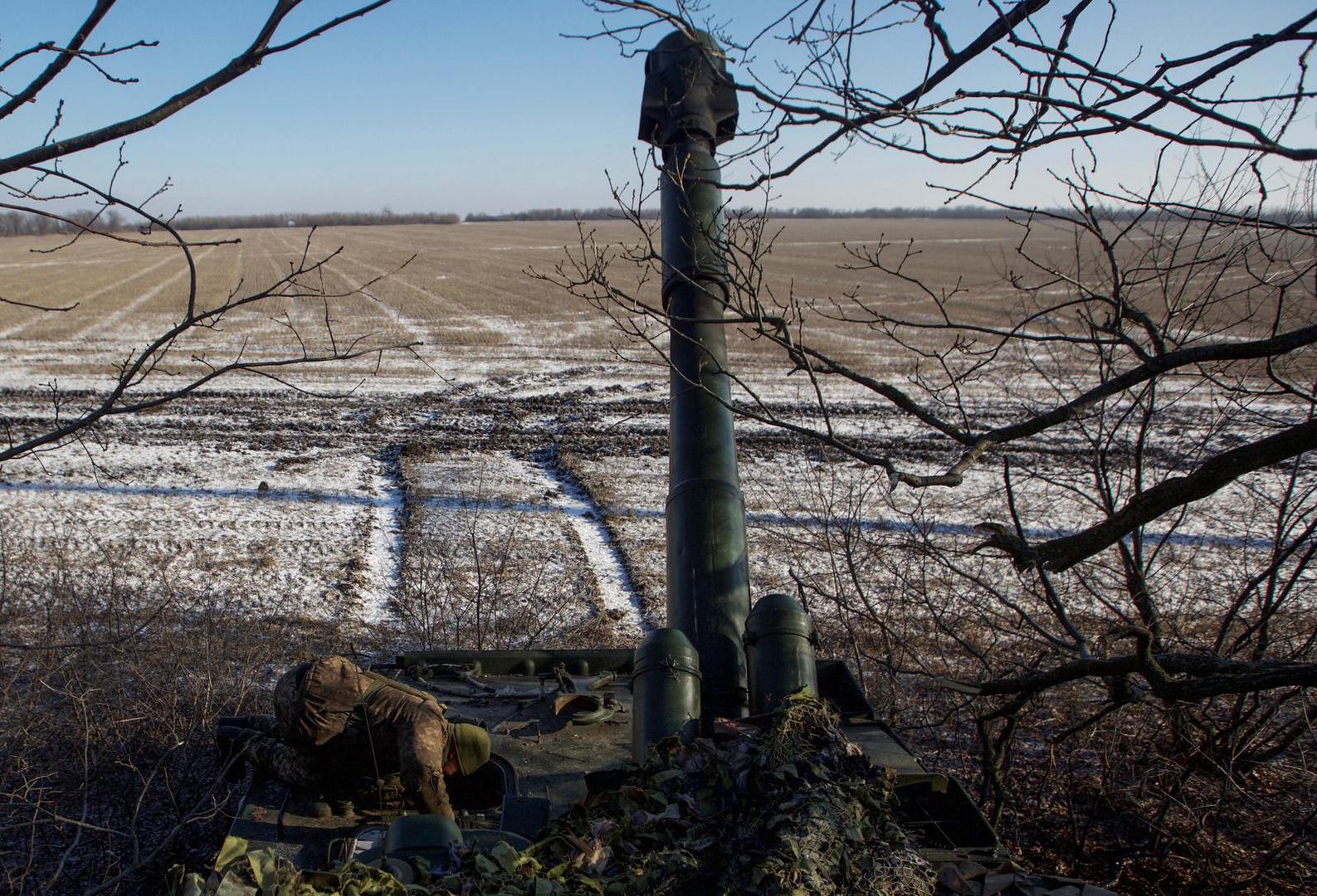 A Ukrainian serviceman is seen on a 2S3 Akatsiya self-propelled howitzer at a position in a frontline, amid Russia's attack on Ukraine, in Donetsk region, Ukraine January 8, 2023. REUTERS/Anna Kudriavtseva Photo: Stringer/REUTERS