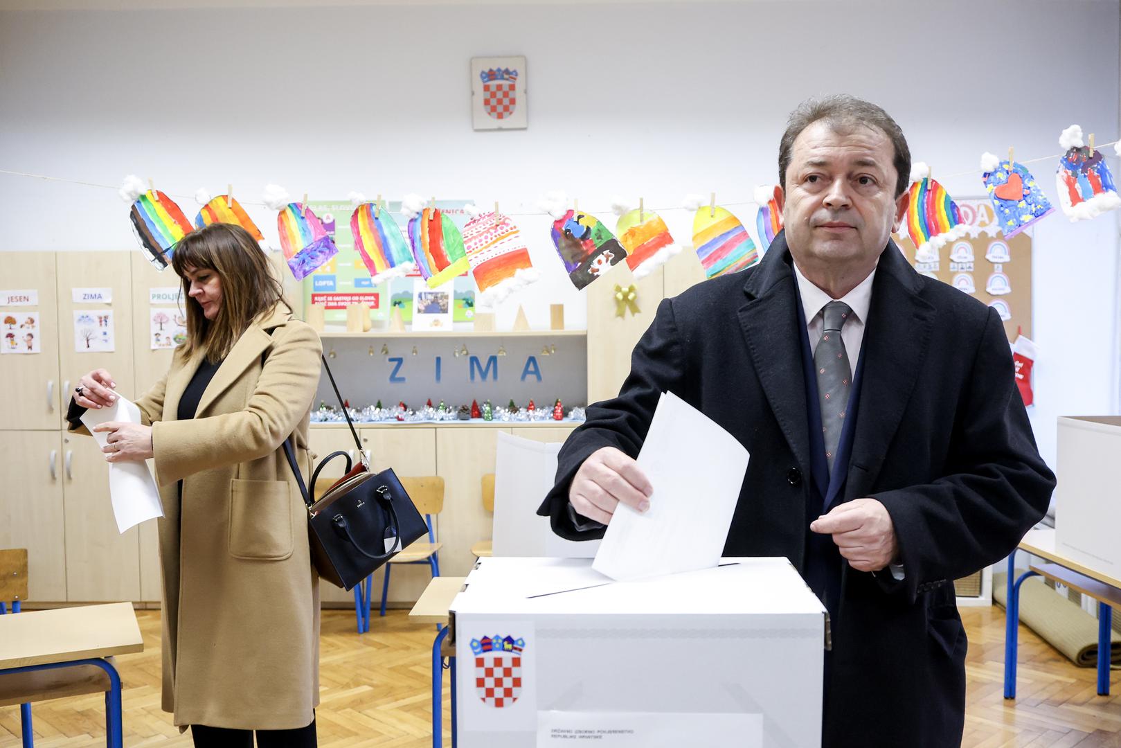 29.12.2024., Zagreb - Predsjednicki kandidat Tomislav Jonjic glasovao na predsjednickim izborima u OS Ivana Mestrovica. Photo: Igor Kralj/PIXSELL