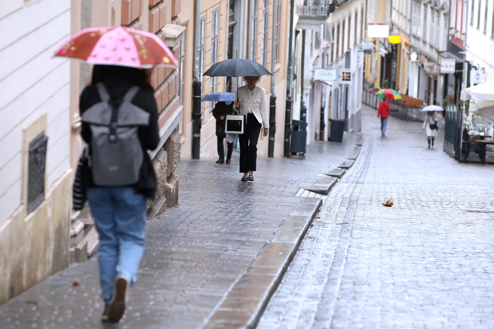 27.10.2023., Zagreb - Neugodno vrijeme sa visokim tempraturama, juzinom i kisom obiljezava kraj radnog dijela tjedna.   Photo: Patrik Macek/PIXSELL