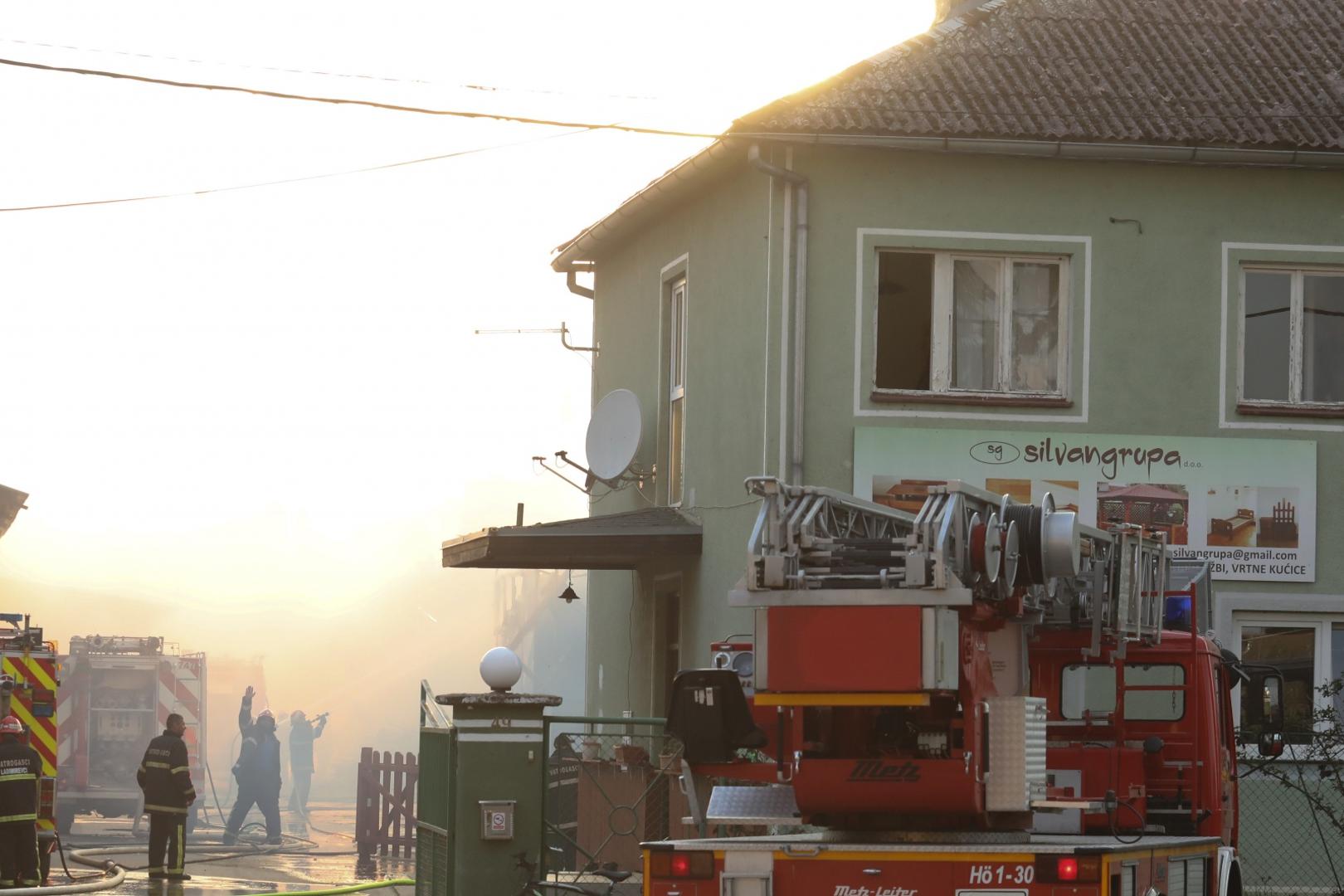 22.04.2021., Valpovo - Veliki pozar izbio je u tvrtki za preradu drva i stolariju u Valpovu. Ozlijedjenih na srecu nema, a ocevidom ce se saznati sto je uzrok pozara. 
Photo: Dubravka Petric/PIXSELL