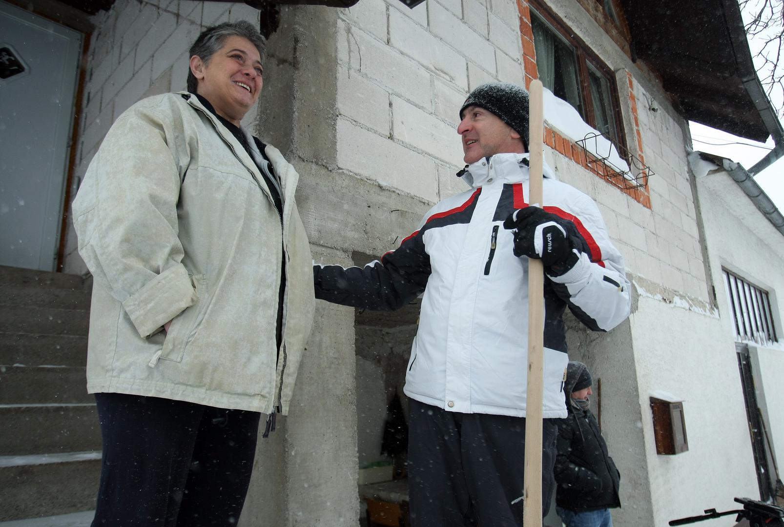 07.02.2012., Zumberak, Zagreb - Na podrucju Velikog i Malog Lipoveca ministar Predrag Fred Matic i sef kabineta Bojan Glavasevic sa mnostvom branitelja cistili su snijeg i tako pomogli brojnim ljudima u selu.rPhoto: Sanjin Strukic/PIXSELL