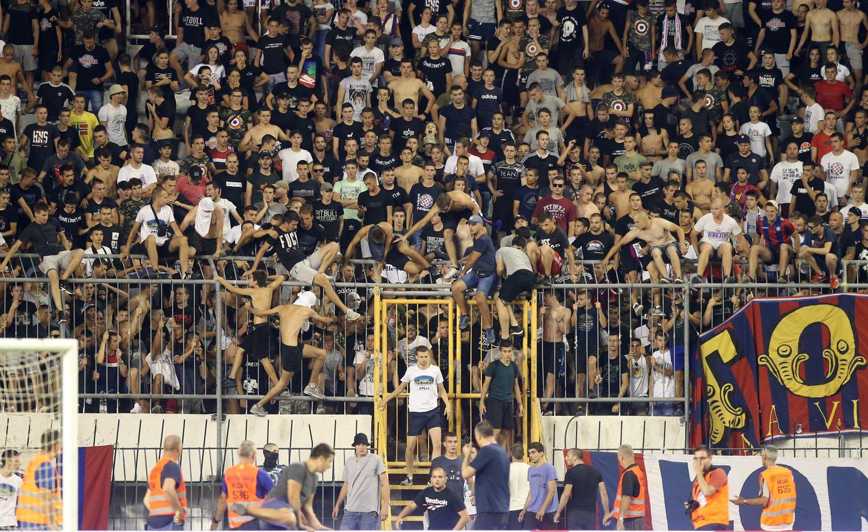 Nakon što je malteška Gzira United izbacila Hajduk iz kvalifikacija za Europa ligu 2019. godine navijači su provalili na teren. Igrači Hajduka su brže-bolje pobjegli u svlačionice.