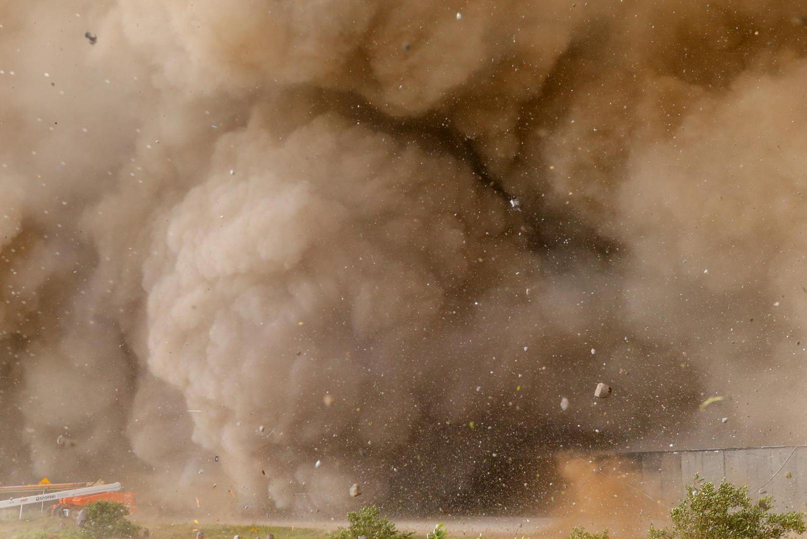 Rocks and other debris fly around remote cameras as SpaceX’s next-generation Starship spacecraft atop the Super Heavy rocket lifts off from the company’s Boca Chica launchpad on an uncrewed test flight before exploding near Brownsville, Texas, U.S. April 20, 2023.  REUTERS/Joe Skipper Photo: JOE SKIPPER/REUTERS