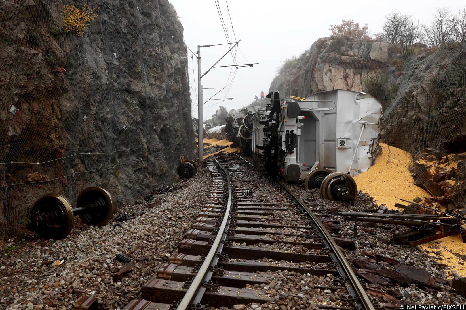 12.12.2023.., Rijeka -  Izmedju kolodvora Meja i Skrljevo jucer je  je do sudara teretnog vlaka prijevoznika Rail Cargo Carrier - Croati i pruznog vozila TMD HZ Infrastrukture.Danas je pocelo je izvlacenje vlaka Photo: Nel Pavletic/PIXSELL