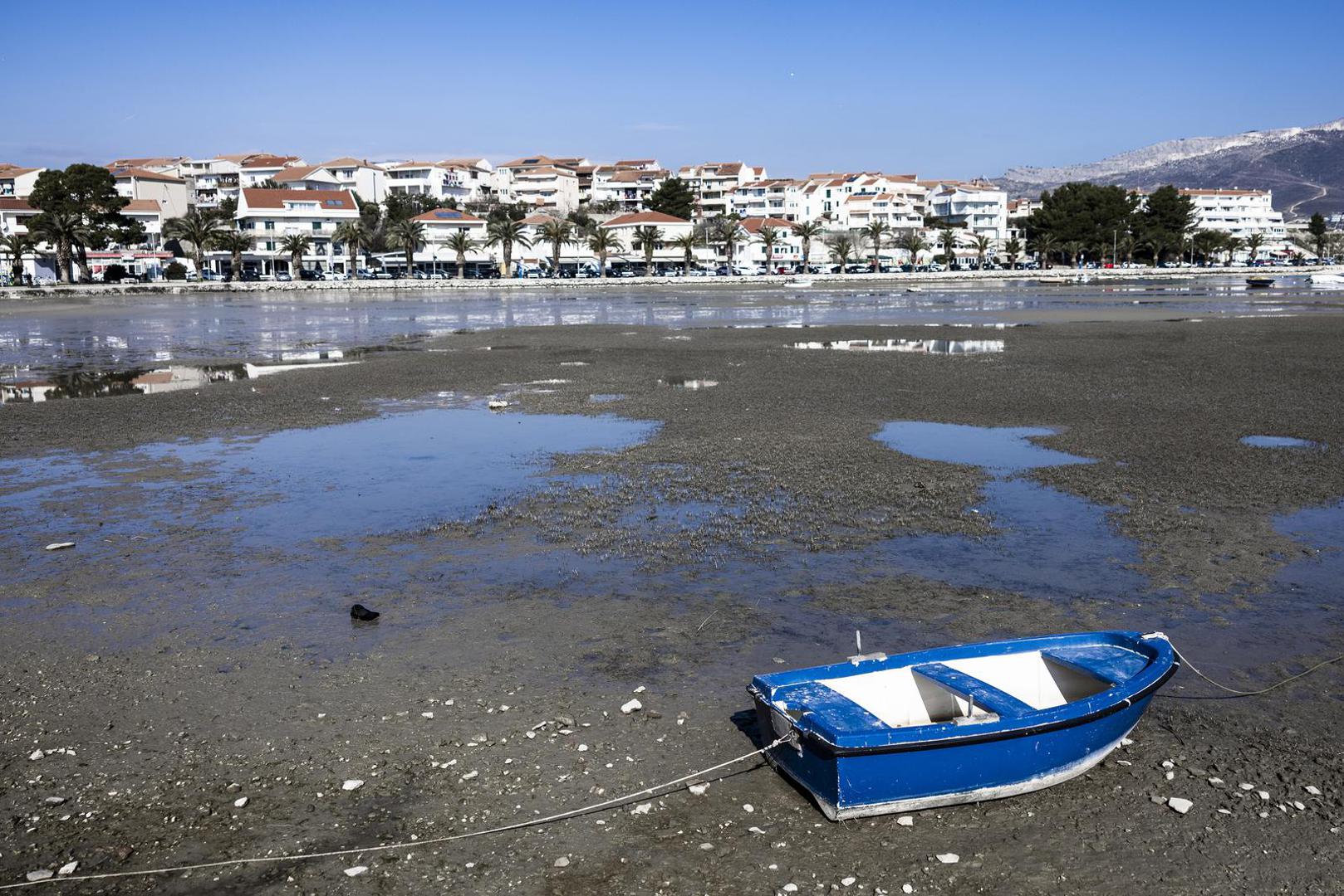 21.02.2023., Stobrec - Velika oseka u Stobrecu ostavila je brojne brodice na suhom. Photo: Milan Sabic/PIXSELL