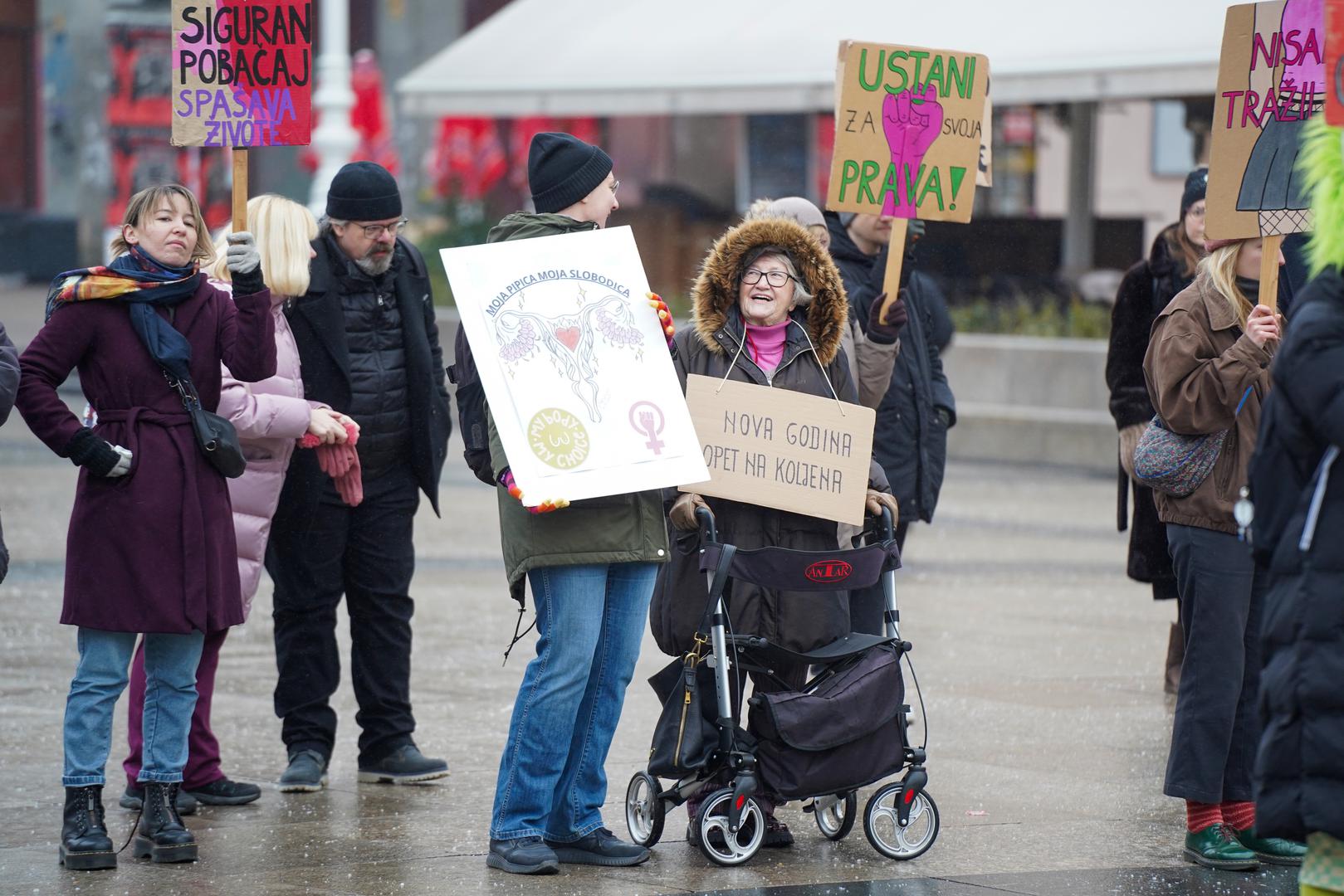 4.1.2025., Zagreb - Kao i svake prve subote u mjesecu, na Trgu bana Josipa Jelačića okupili su se molitelji s jedne strane i prosvjednici sa druge. Photo: Patricija Flikac/PIXSELL