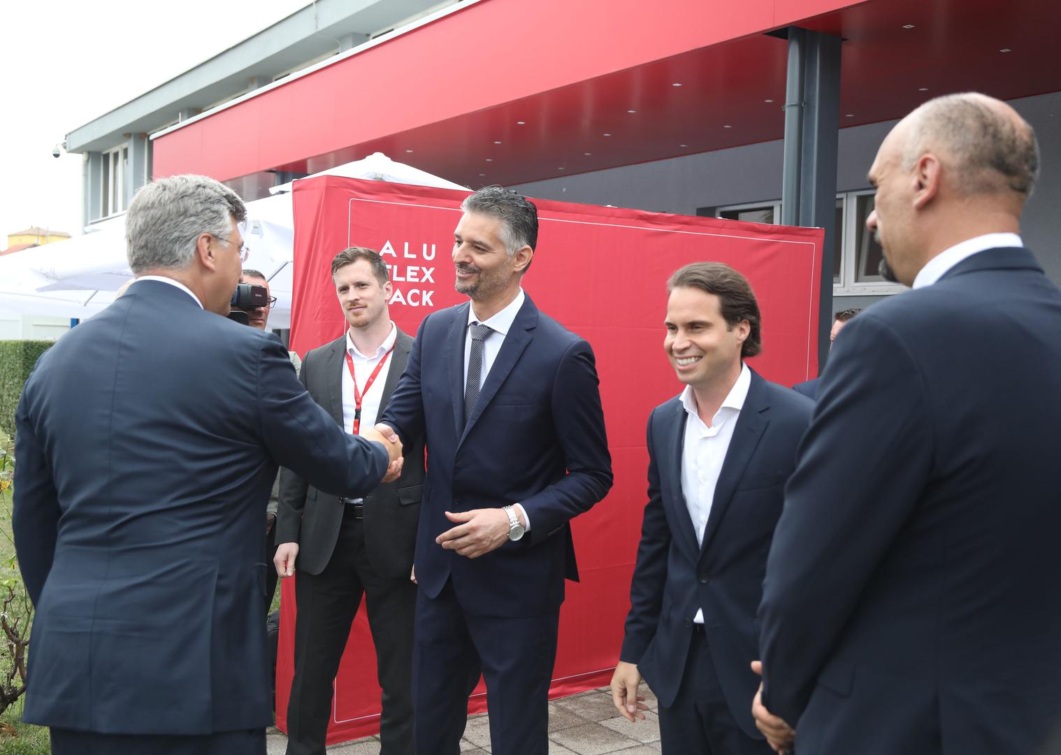 05.08.2023., Drnis - Obilazak tvornice aluminija Aluflexpack Novi. predsjednik Vlade RH Andrej Plenkovic, clan Uprave Aluflecpack Johannes Steurer Photo: Dusko Jaramaz/PIXSELL