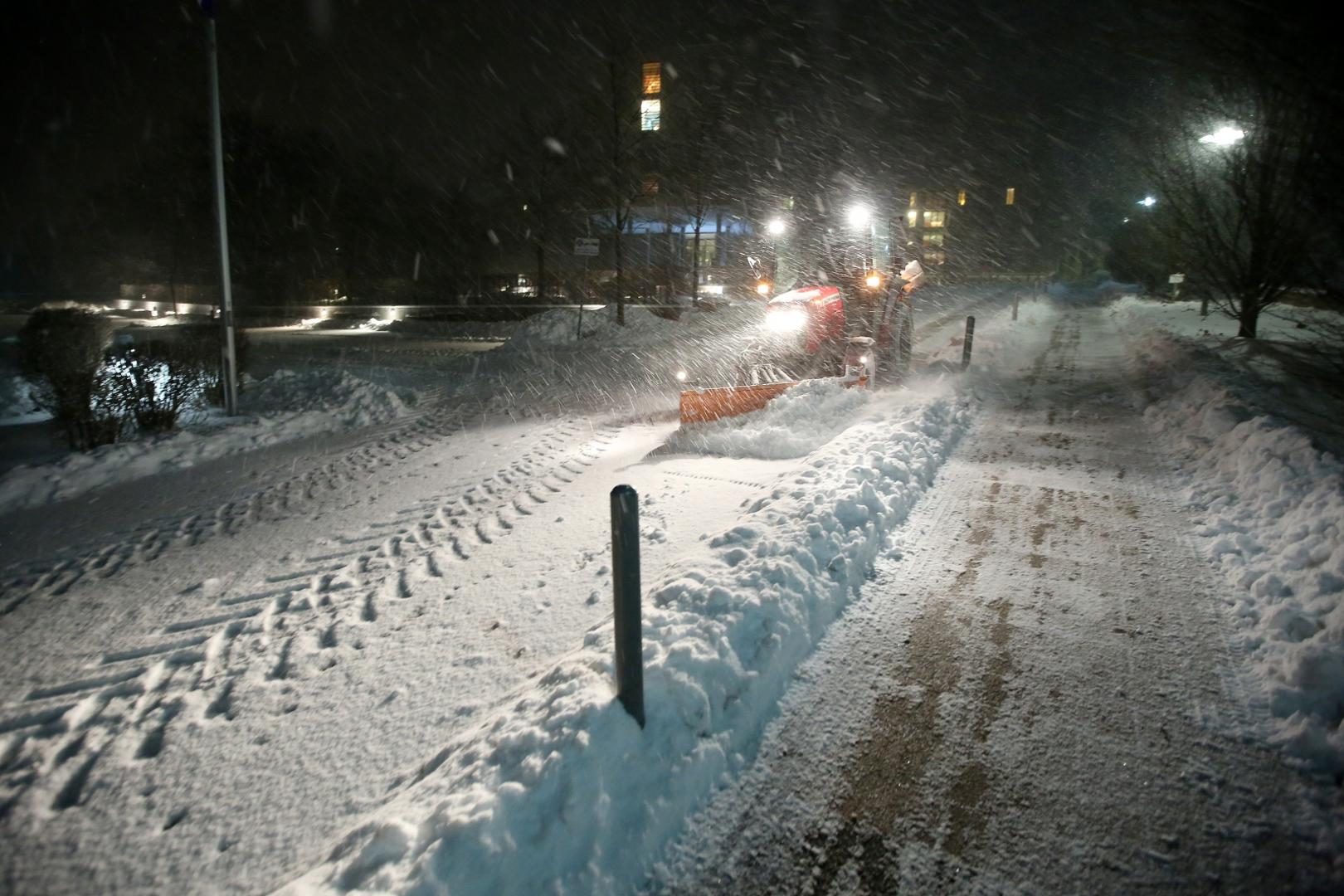 09 February 2021, Schleswig-Holstein, Malente: The vehicle of a winter service clears a driveway covered with snow in the village of Malente in the district of Ostholstein. Photo: Bodo Marks/dpa /DPA/PIXSELL