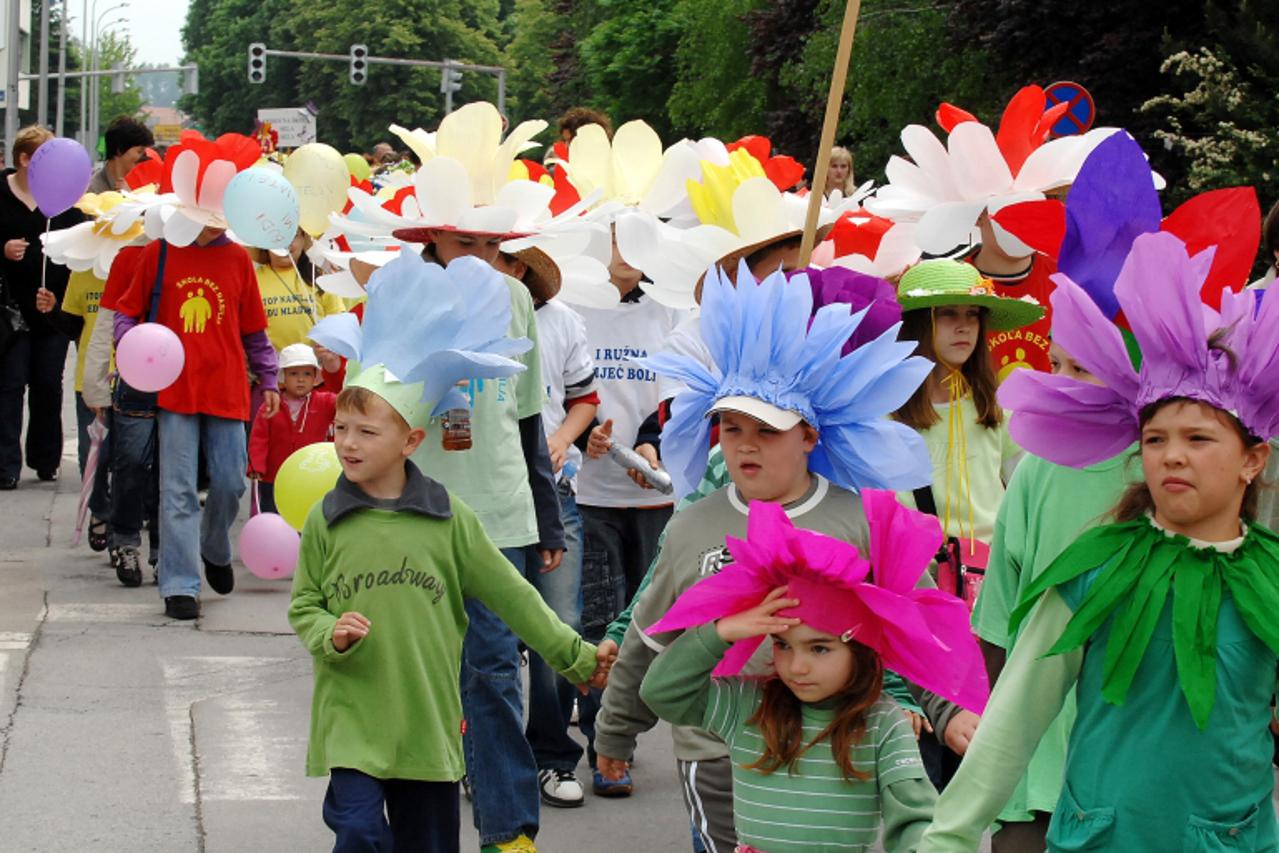 'sisak - 23.05.2010., Sisak - Razni cvijetovi bili su u koloni sisackog Cvjetnog korza. Photo:Nikola Cutuk/PIXSELL'