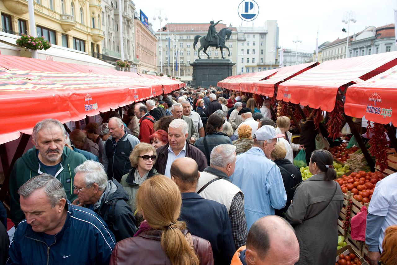 26.09.2014., Zagreb - Na Trgu bana Jelacica  otvoreni su Dani hrvatskih trznica. Mnogi hrvatski proizvodjaci hrane ponudili su gradjanima svoje proizvode na brojnim standovima. Photo: Davor Visnjic/PIXSELL