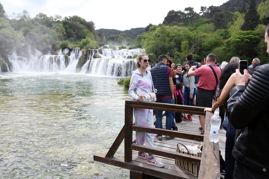 Skradin: Veliki broj doma?ih i stranih gostiju iskoristio  besplatan ulaz u NP Krka povodom Praznika rada 