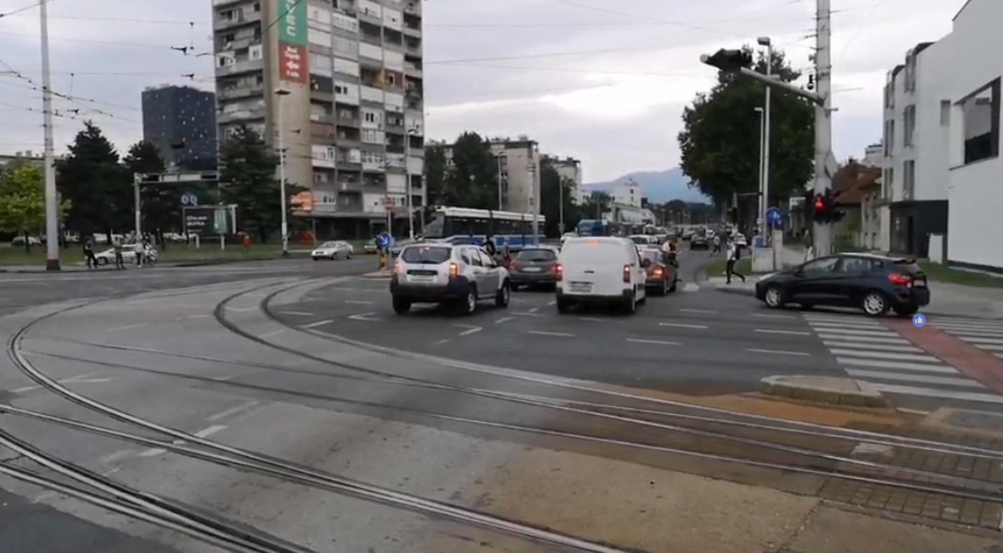 Na križanju Držićeve i Vukovarske automobili nisu stali