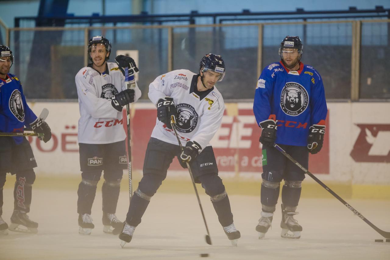 28.07.07.2016., Zagreb, Klizaliste Velesajam - Pripremna utakmica hokejasa Medvescaka za 4. sezonu u KHL-u pred navijacima kluba, Alexandre Giroux.                      Photo: Igor Soban/PIXSELL