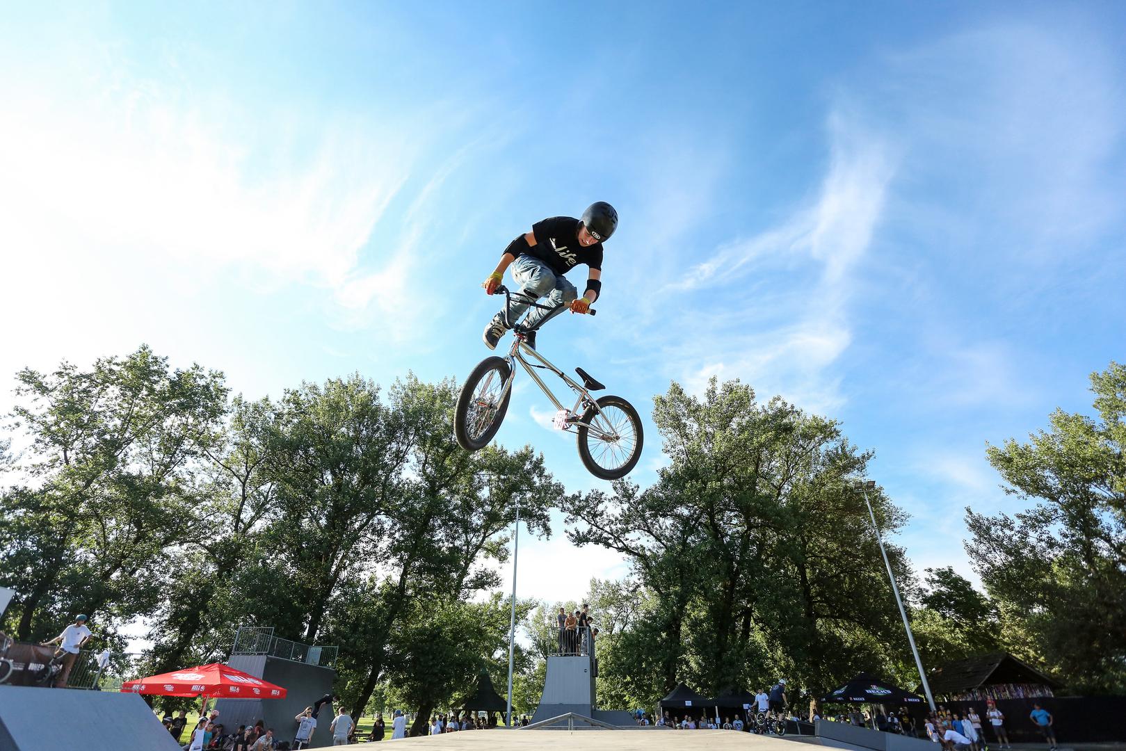 U skate parku održano je adrenalinsko natjecanje u BMX Freestyleu, Skateu i Inline disciplinama.

