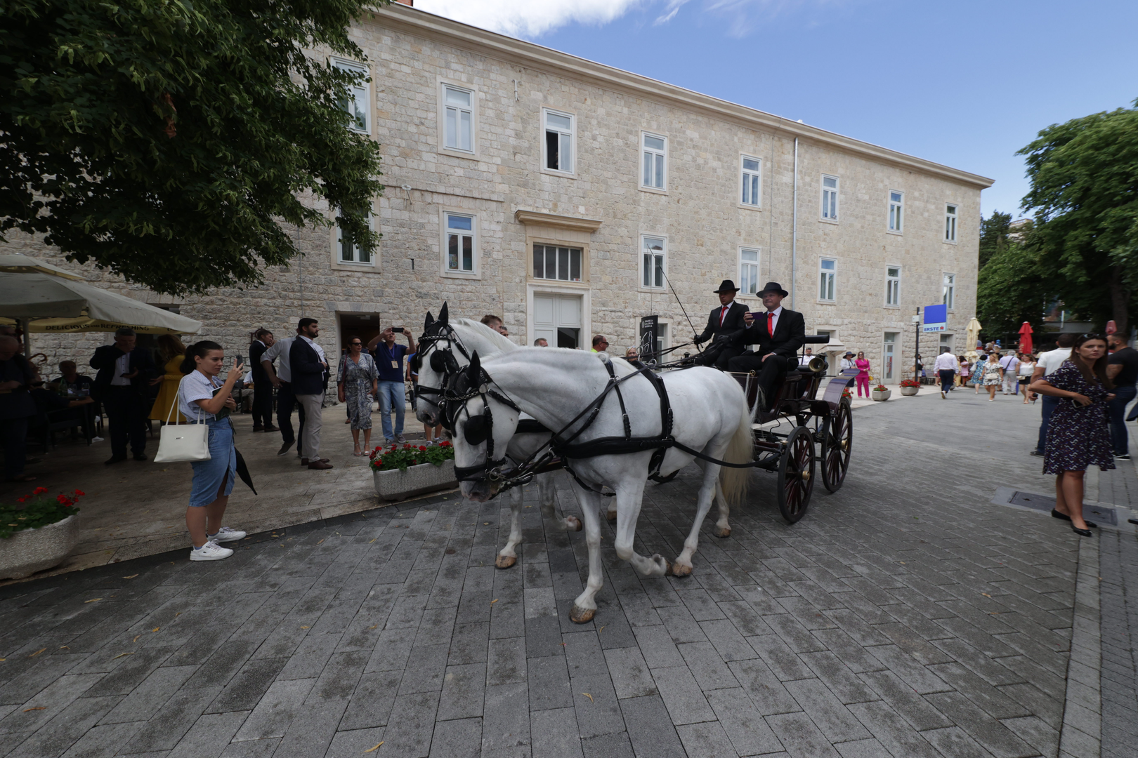 06.08.2023., Sinj - Predsjednik Zoran Milanovic u drustvu supruge Sanje Music Milanovic stigao na 308. Sinjsku Alku. Photo: Zvonimir Barisin/PIXSELL