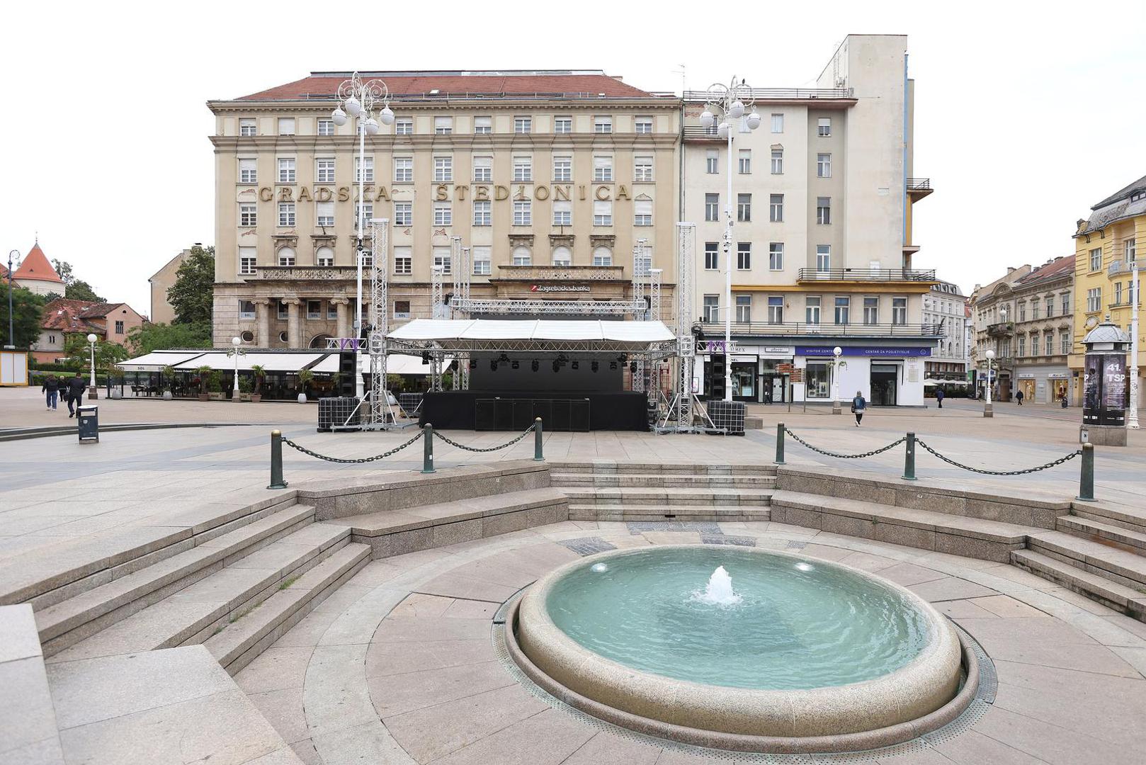 Trg bana Jelačića spreman je za navijačku groznicu koja će početi već ovog vikenda.