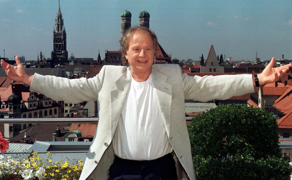 FILE PHOTO: Germany's Wolfgang Petersen, director of the Film "Air Force One" staring Harrison-Ford, poses for p..