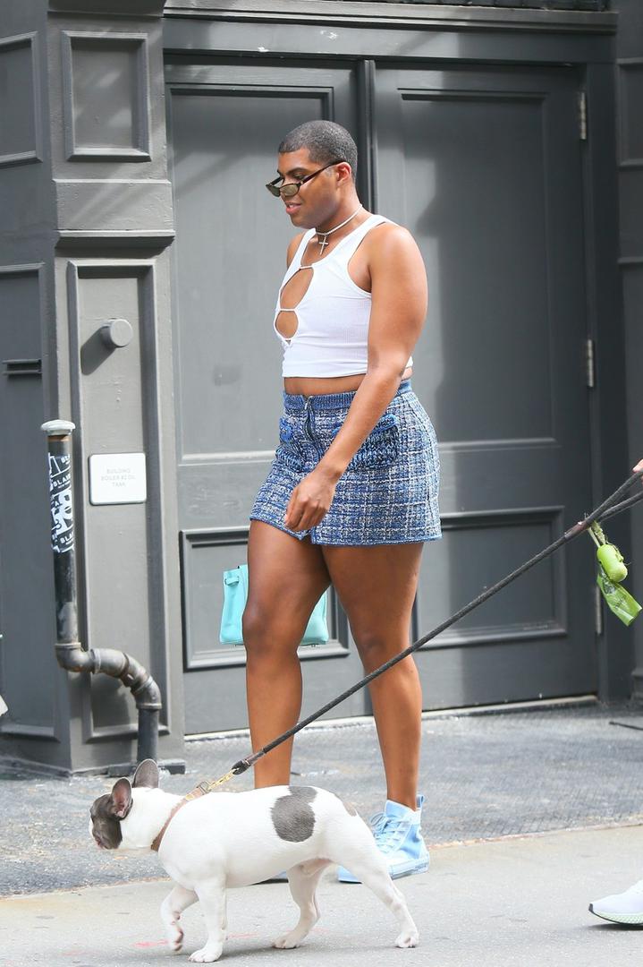 Earvin EJ Johnson (28), sin košarke zvijezde Magica Johnsona koji je nedavno sa suprugom Cookie boravio u Hrvatskoj, iskoristio je sunčan dan u New Yorku za šetnju s prijateljima. 