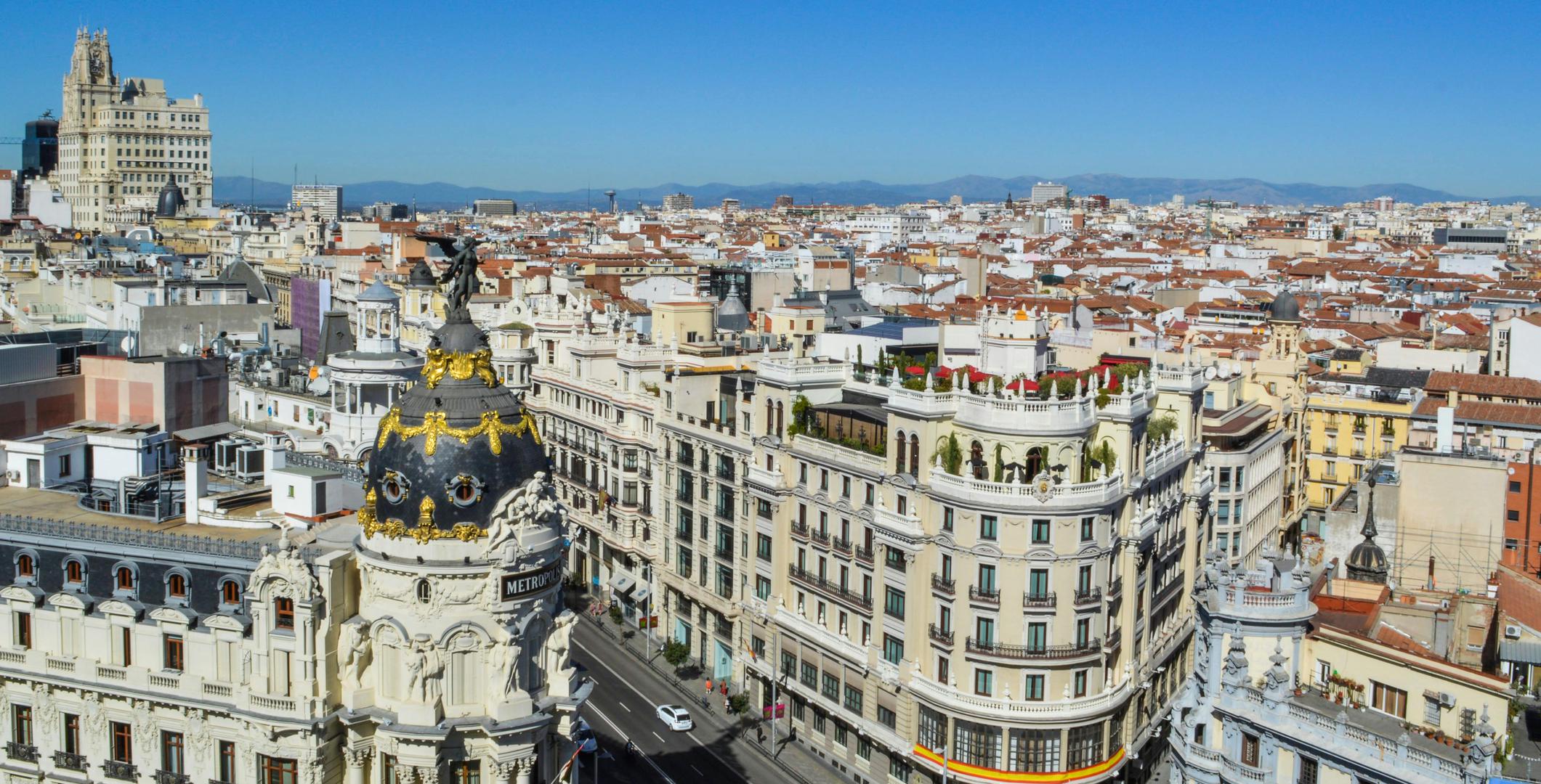 Madrid ima najmanji prosječan broj oblačnih dana, što znači da sunčeva svjetlost remeti san stanovnika, zbog čega je španjolska prijestolnica na 10. mjestu u indeksu.