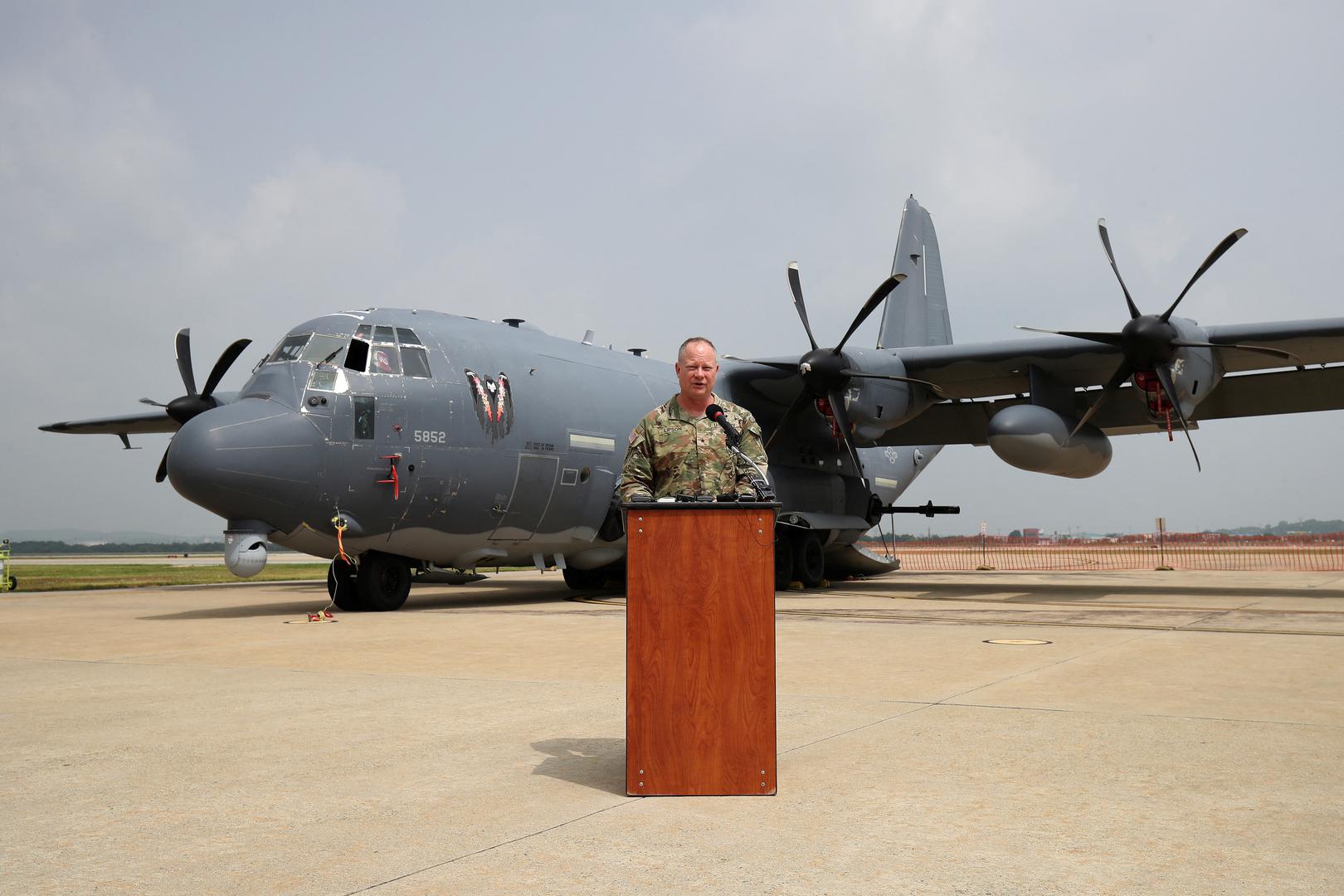 "Kod AC-130 je jedinstvena količina vatrene moći koju donosimo, količina raznovrsnog streljiva i količina vremena u kojem možemo djelovati", kaže zapovjednik misije bojnik Justin Burris. 