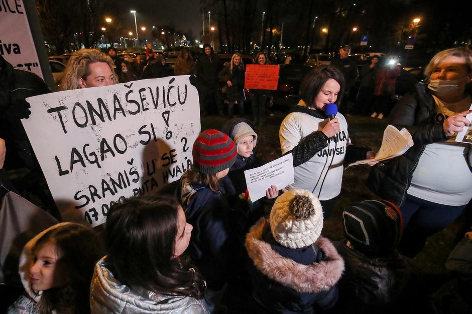 Zagreb: Prosvjed majki odgojiteljica ispred Gradskog poglavarstva