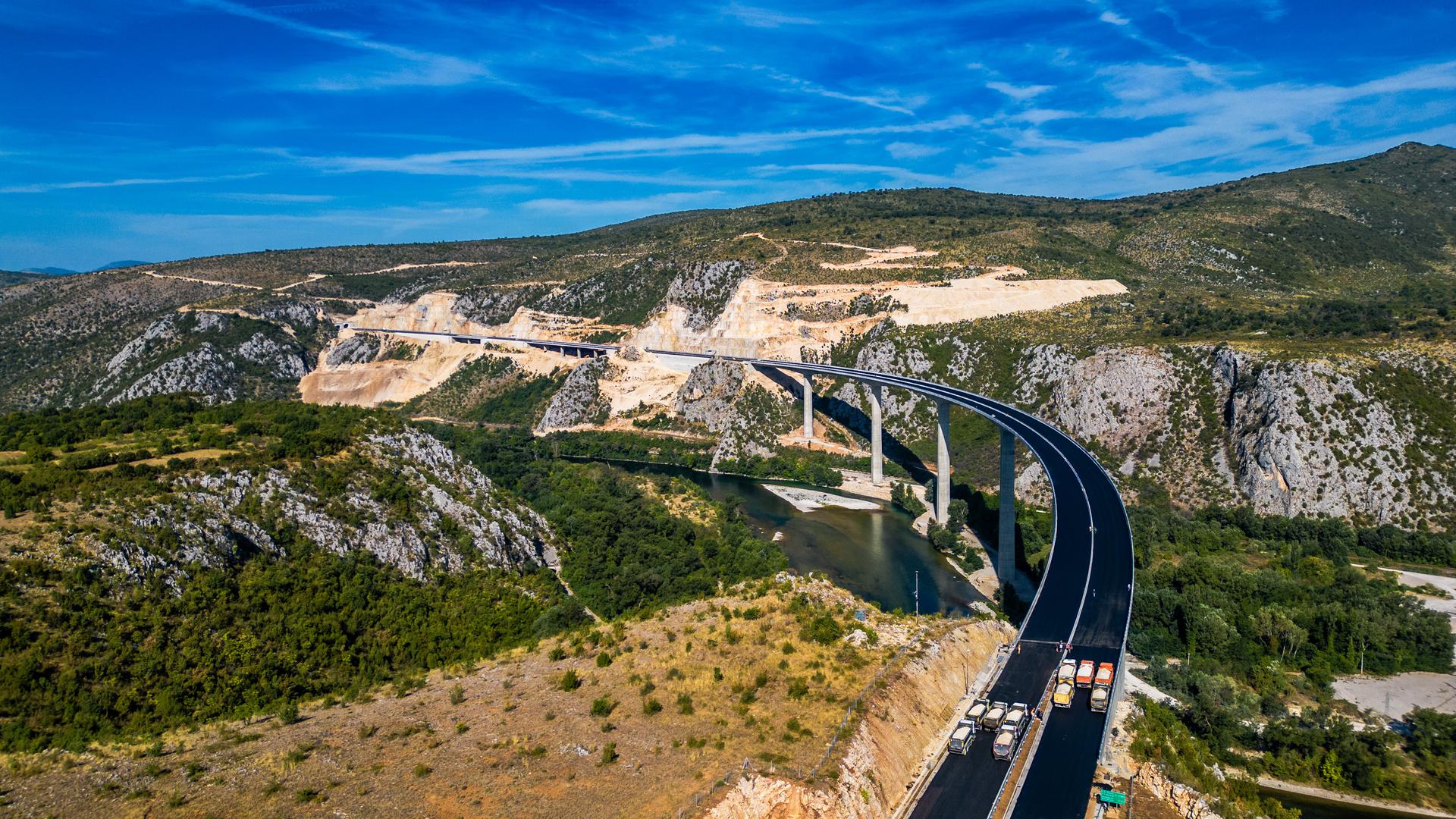 Puštanje u redoviti promet poddionice Počitelj - Zvirovići i Mosta Hercegovina predviđeno je za četvrtak, piše Večernji.ba. 

