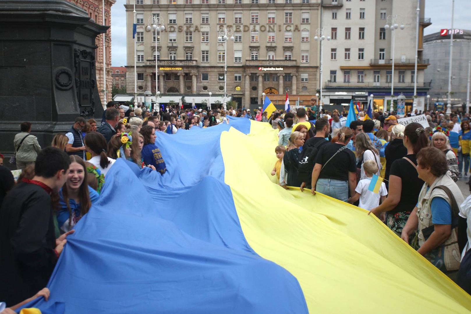 23.08.2022., Zagreb - Na Trgu bana jelacica odrzan Ukrajinski hod uz transparente i pjesmu protiv rata u Ukrajini. Photo: Lovro Domitrovic/PIXSELL