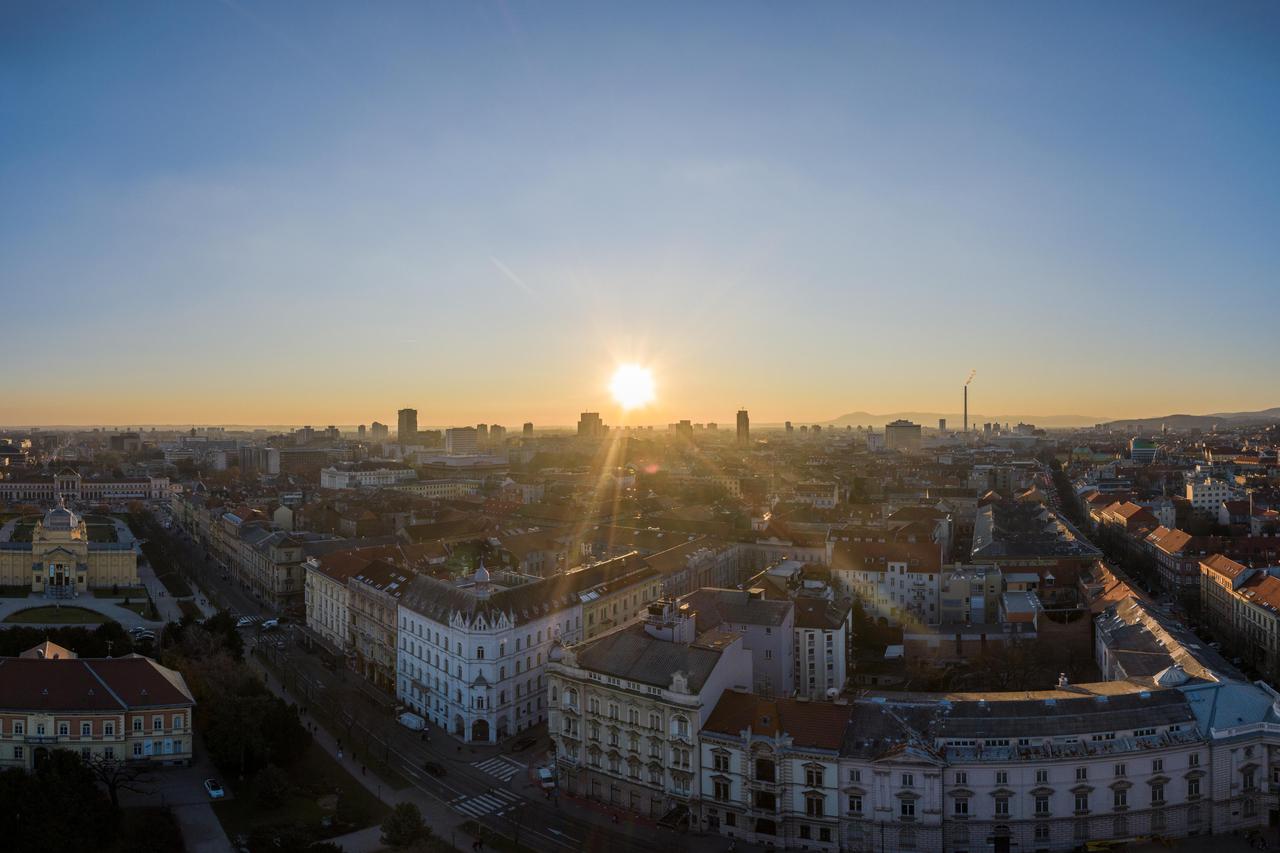 Grad Zagreb ukrašen u blagdansko vrijeme