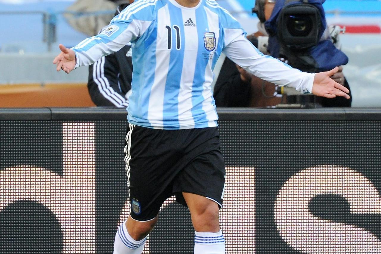 Argentina's Carlos Tevez gestures during the 2010 FIFA World Cup quarterfinal match between Argentina and Germany at the Green Point Stadium in Cape Town, South Africa 03 July 2010. Germany won 4-0. Photo: Marcus Brandt dpa - Please refer to http://dpaq.d