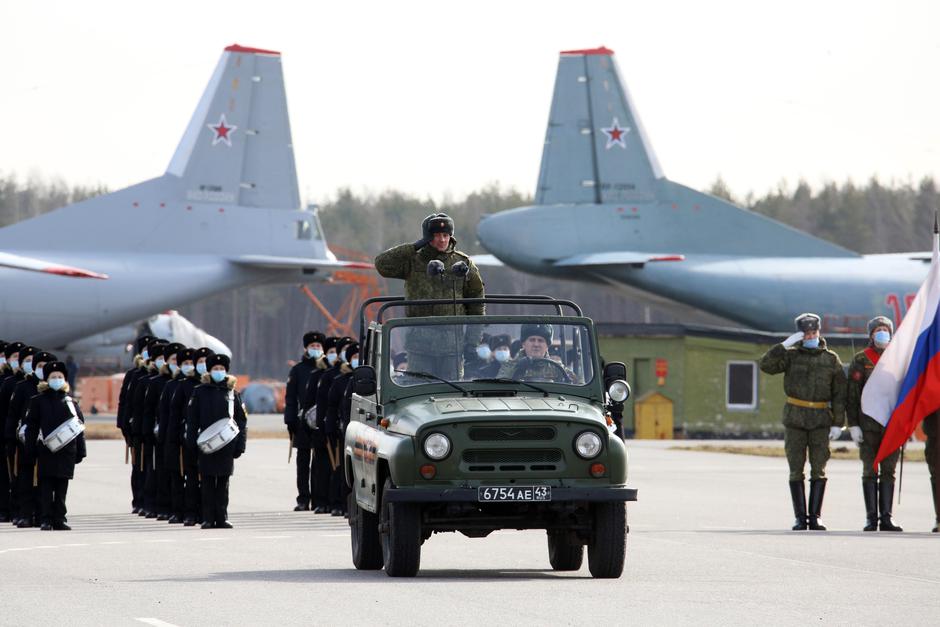 Victory Day parade rehearsal in St Petersburg