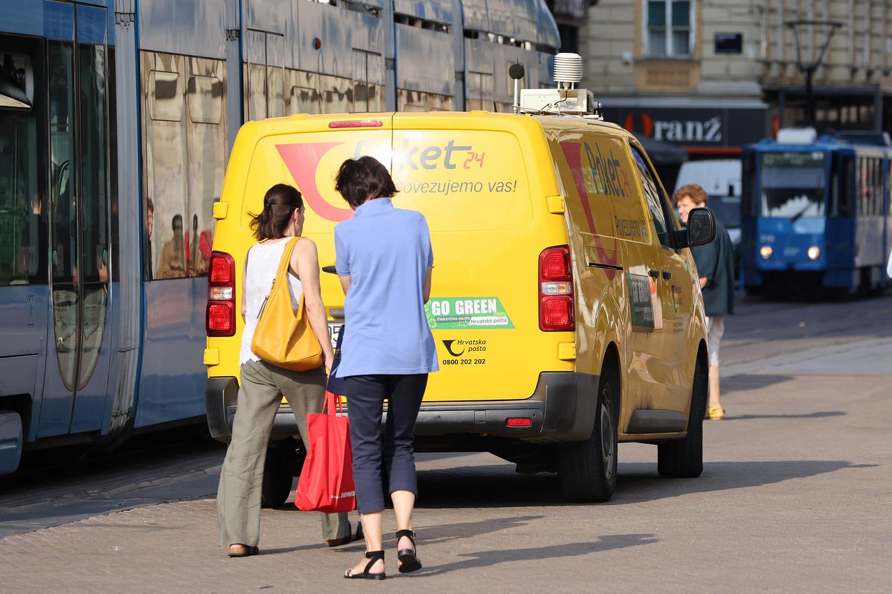 Zagreb: Kakav to uređaj nosi poštanski kombi? 