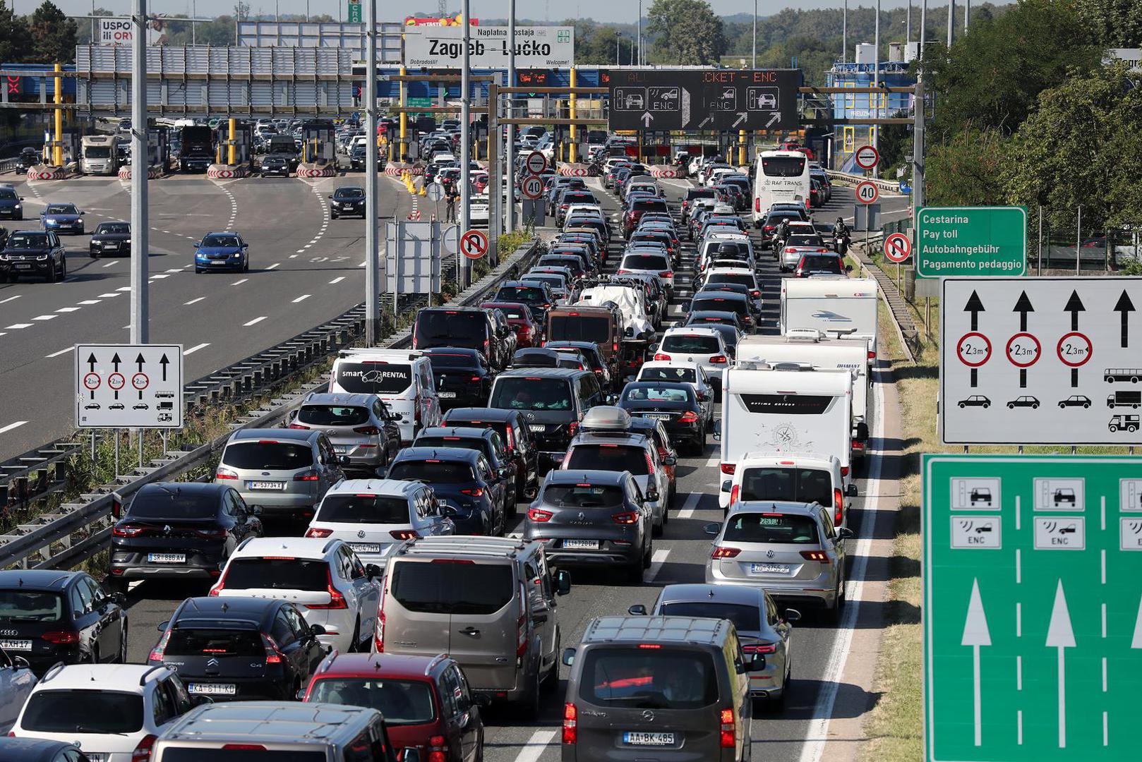 Velike kolone na Lučkom ljeti mogu poslužiti umjesto kalendara jer odmah znate da je subota.