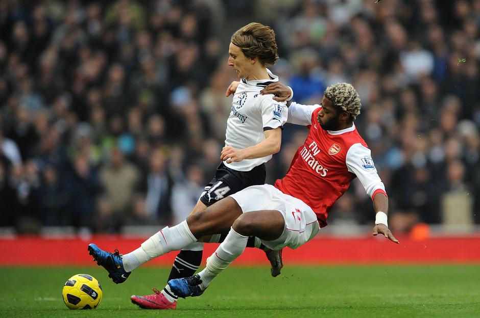 Soccer - Barclays Premier League - Arsenal v Tottenham Hotspur - Emirates Stadium