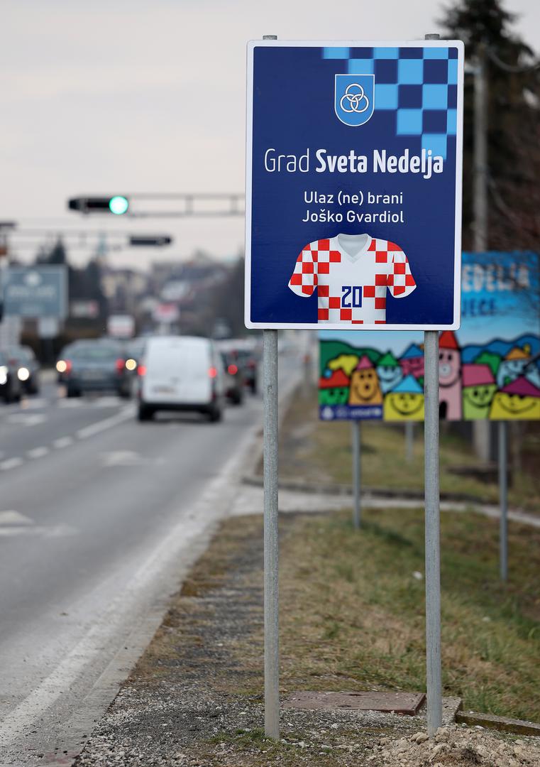 08.02.2023., Sveta Nedelja - Grad Sveta Nedelja postavio je tablu na ulazu u grad u cast nogometasu Josko Gvardiol. Photo: Marko Prpic/PIXSELL