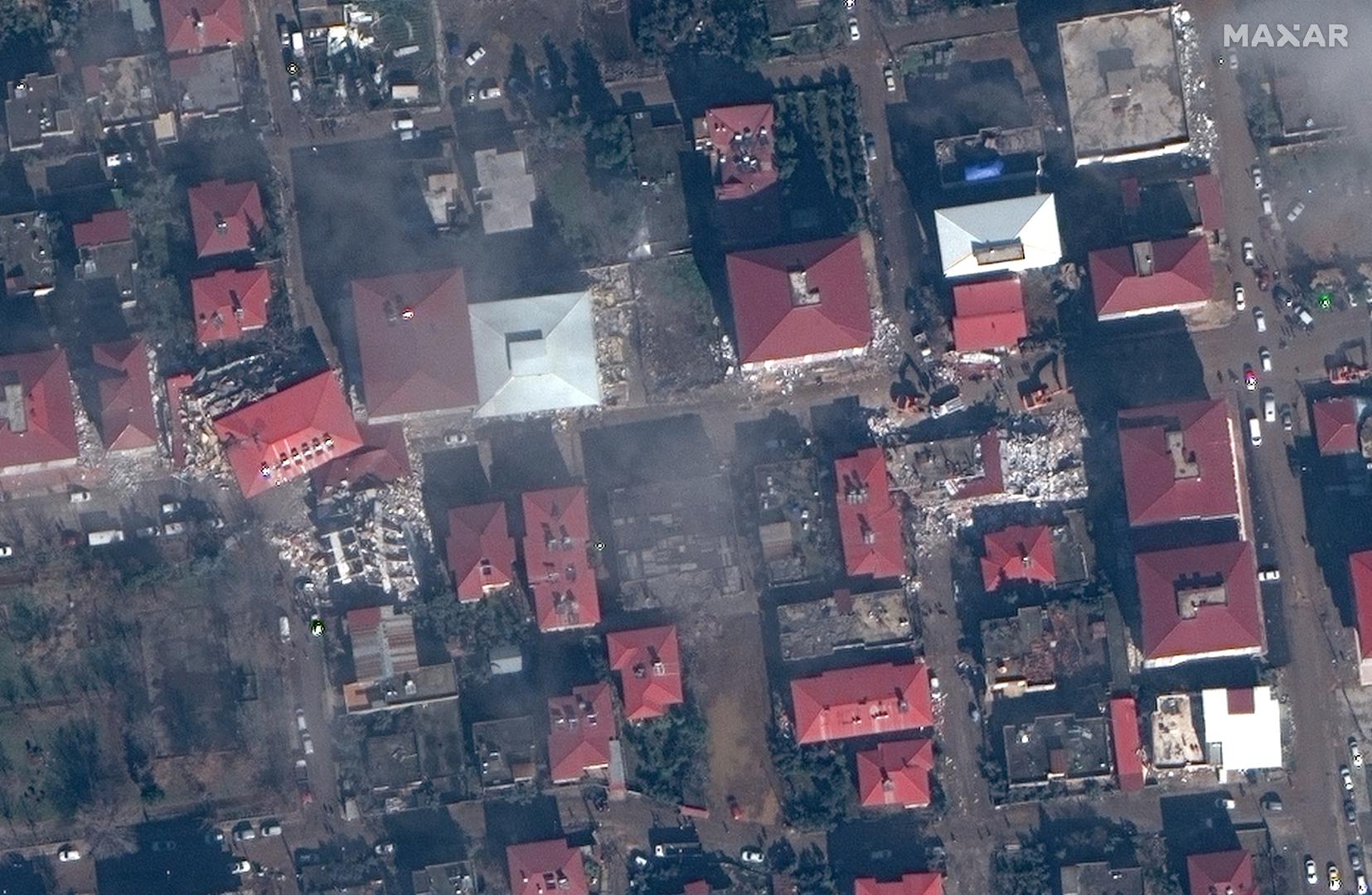 Close up view of collapsed buildings and rescue operations following an earthquake in Islahiye, Turkey, February 7, 2023. Maxar Technology/Handout via REUTERS THIS IMAGE HAS BEEN SUPPLIED BY A THIRD PARTY. NO RESALES. NO ARCHIVES. MANDATORY CREDIT. MUST NOT OBSCURE LOGO Photo: MAXAR TECHNOLOGY/REUTERS