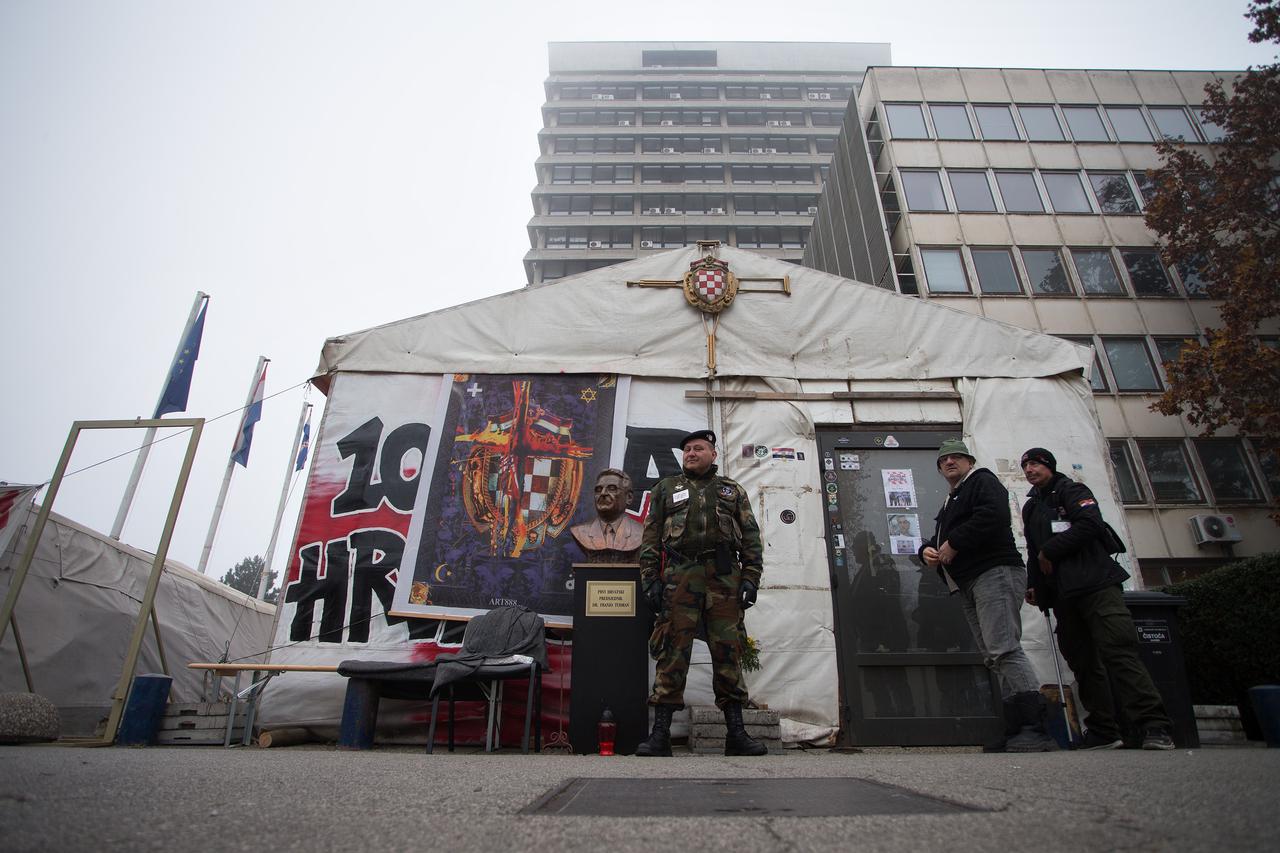 05.12.2015., Zagreb -  Braniteljski sator vec 412. dan stoji ispred Ministarstva branitelja Republike Hrvatske u Savskoj 66.  Photo: Davor Puklavec/PIXSELL