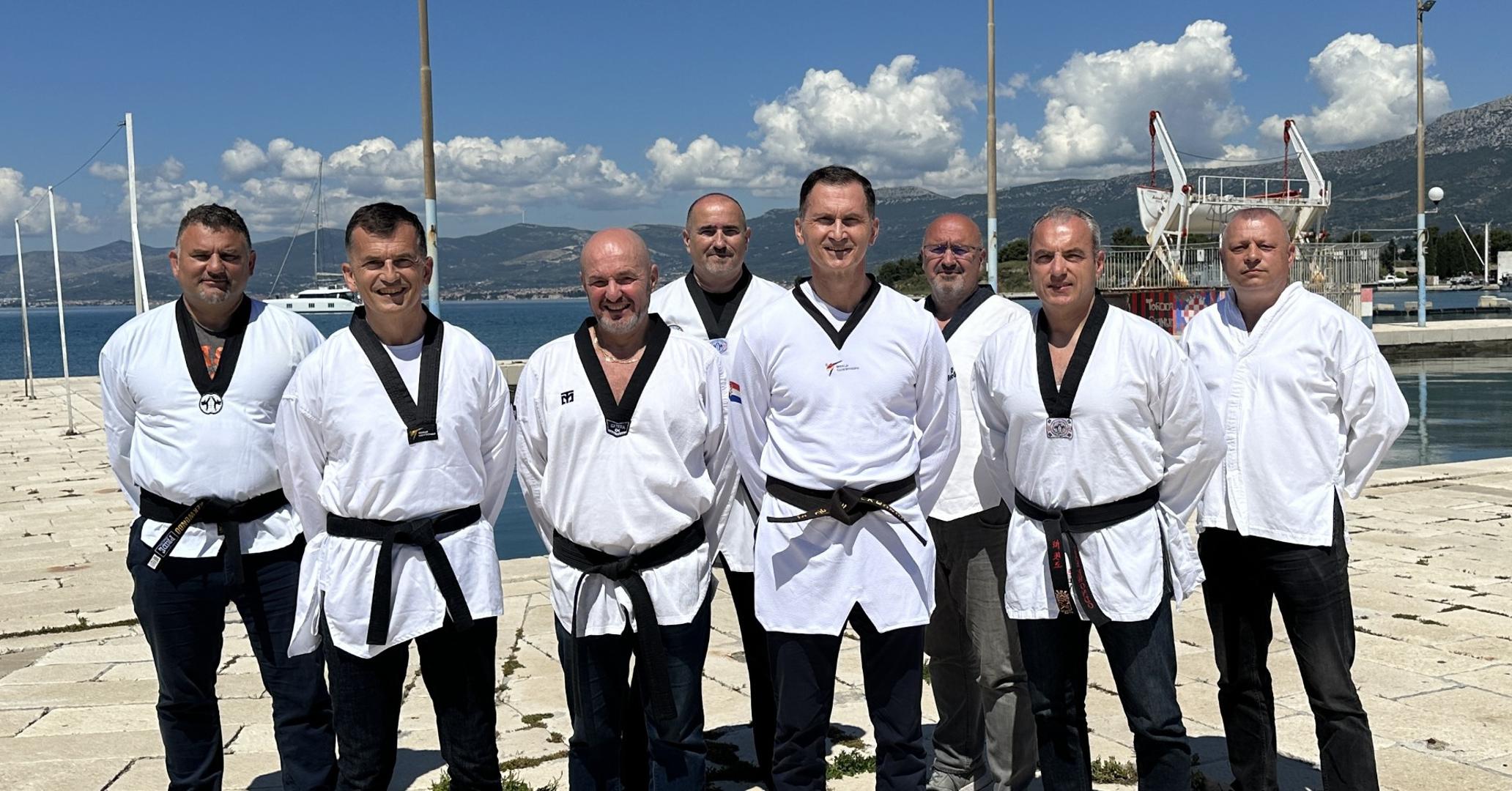 U Splitu s članovima taekwondo kluba Kocunar koji je osnovao 1987.